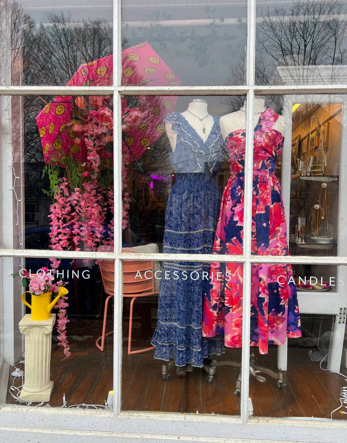 Sure, April showers bring May flowers&hellip; but bold prints and beautiful dresses bring instant joy 🌼

Stop by 40 Bridge Street to brighten up this grey day with our newest colorful arrivals 🌧️✨