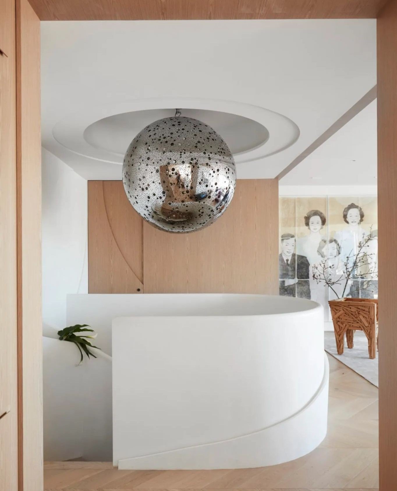 // DISCO INSPO - this Parisian inspired Sydney residence by @brookeaitkendesign boasts a stunning Lindy Lee sculpture called Listening to the Moon ⁠
⁠
- photography by @prueruscoe ⁠
- found via @homestoloveau //⁠
⁠
⁠
#brookeaitkendesign #architecture