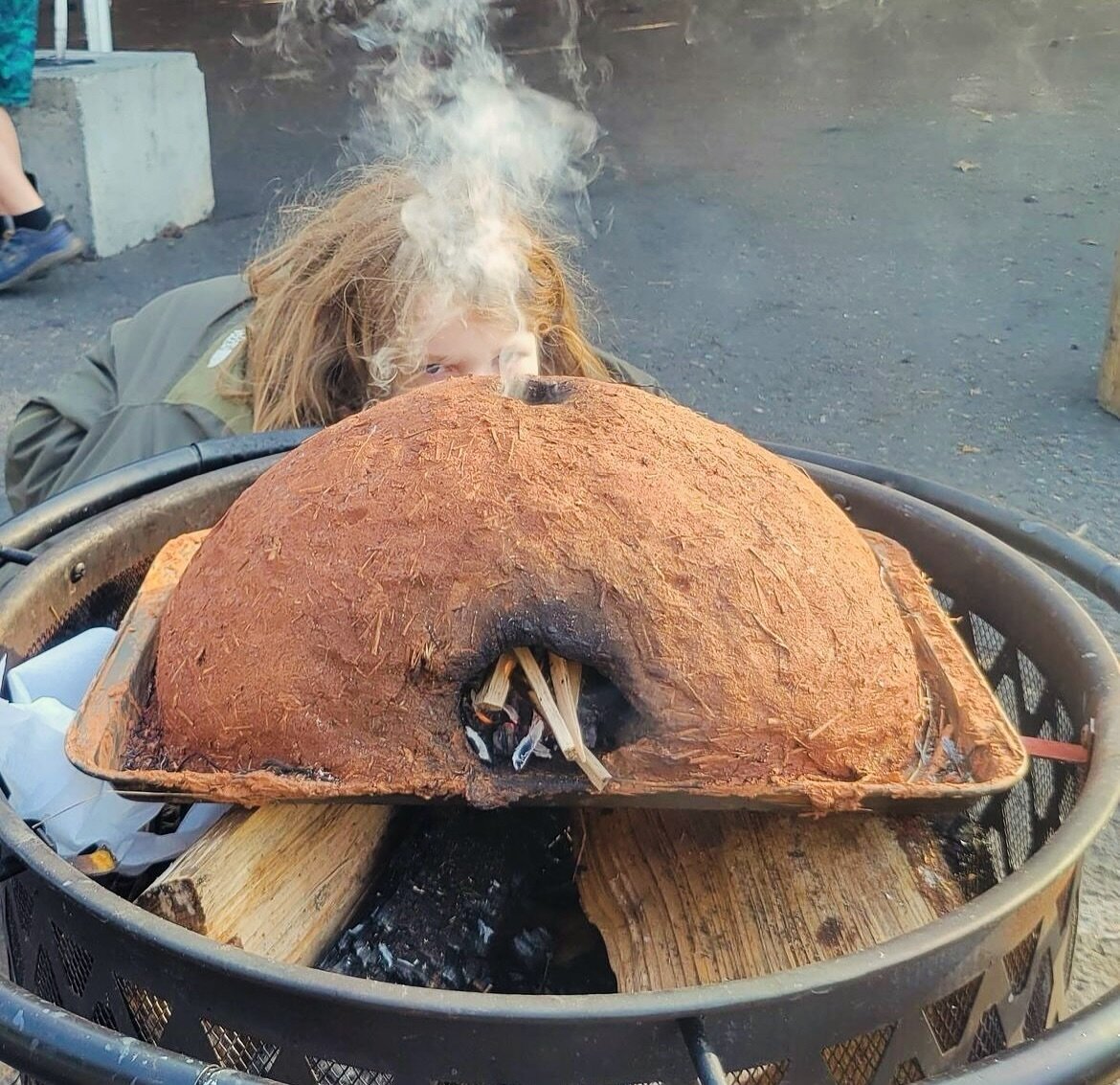 4th grade testing their oven.
⏲️

#forestschool #projectbasedlearning #handsonlearning
#4thgrade #outdooreducation #cob #pdxforestschool #portlandoregon #lifeskills #kidsareawesome