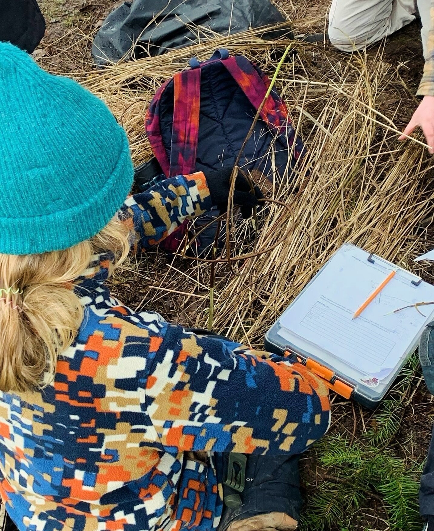 2023- 7th grade preps materials and plans for their engineering challenge of a ceramic cup drop.
🌿
#forestschool #engineering #stem #handsonlearning #learningthroughnature #middleschool #howwelearn #outdoorschool #pdxforestschool #portlandoregon