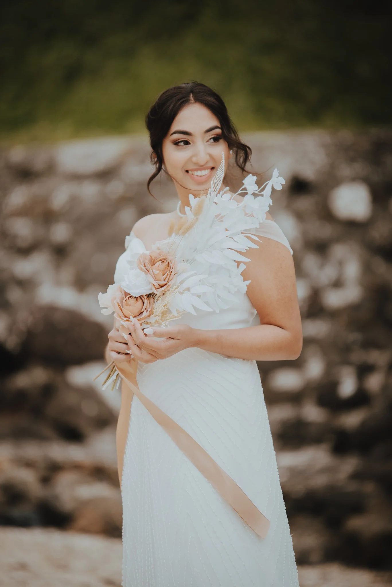 modern and boho style bouquet in whites and natural tones