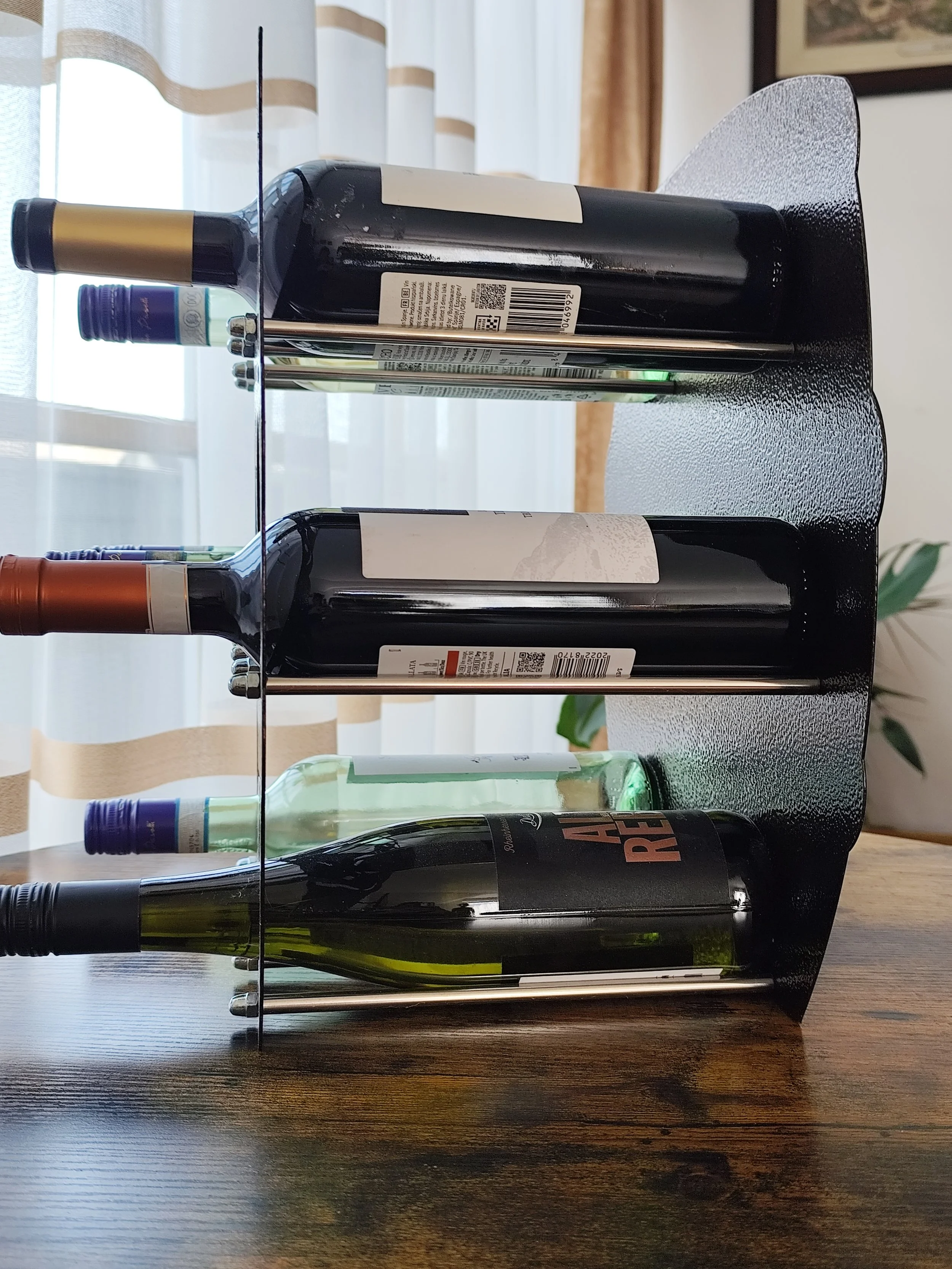 weinregal metall mit 7 weinflaschen