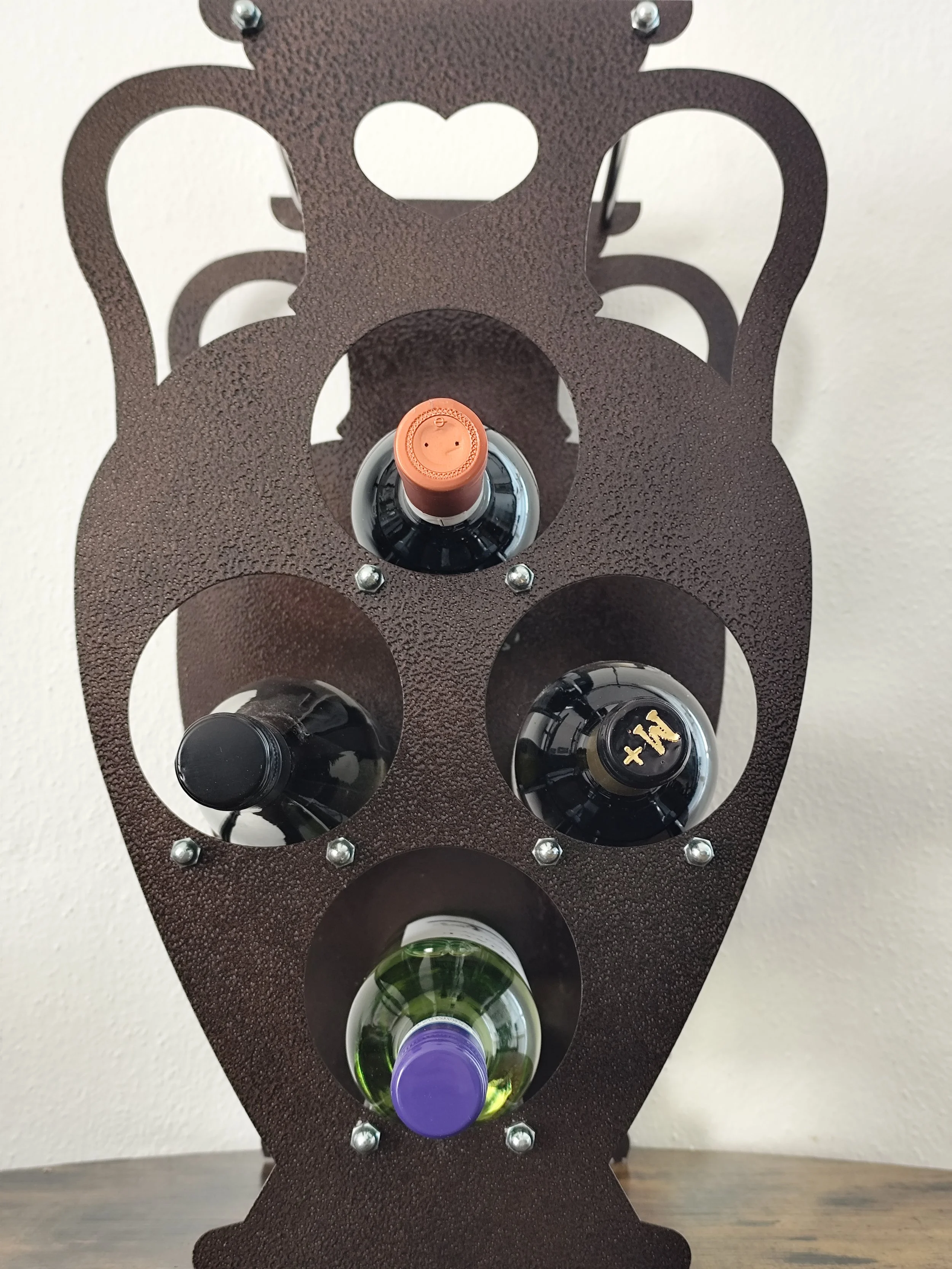 weinregal amphore aus metall modernes design