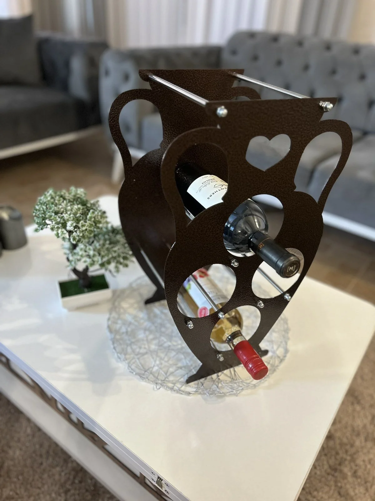 Weinregal Amphore aus Metall – Stilvolle Weinaufbewahrung für 4 Flaschen