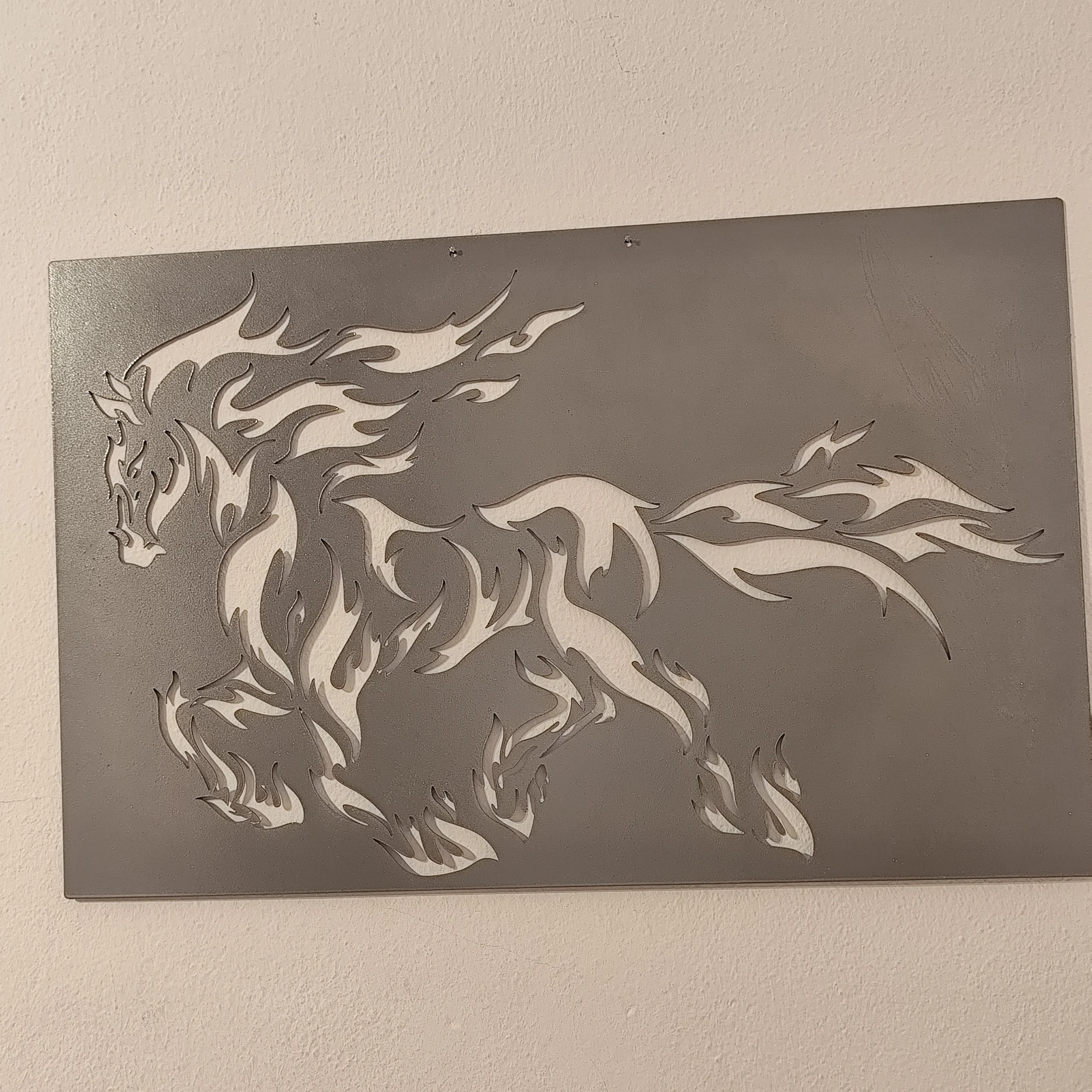 Wanddeko Pferd Flammen Design aus Metall silber