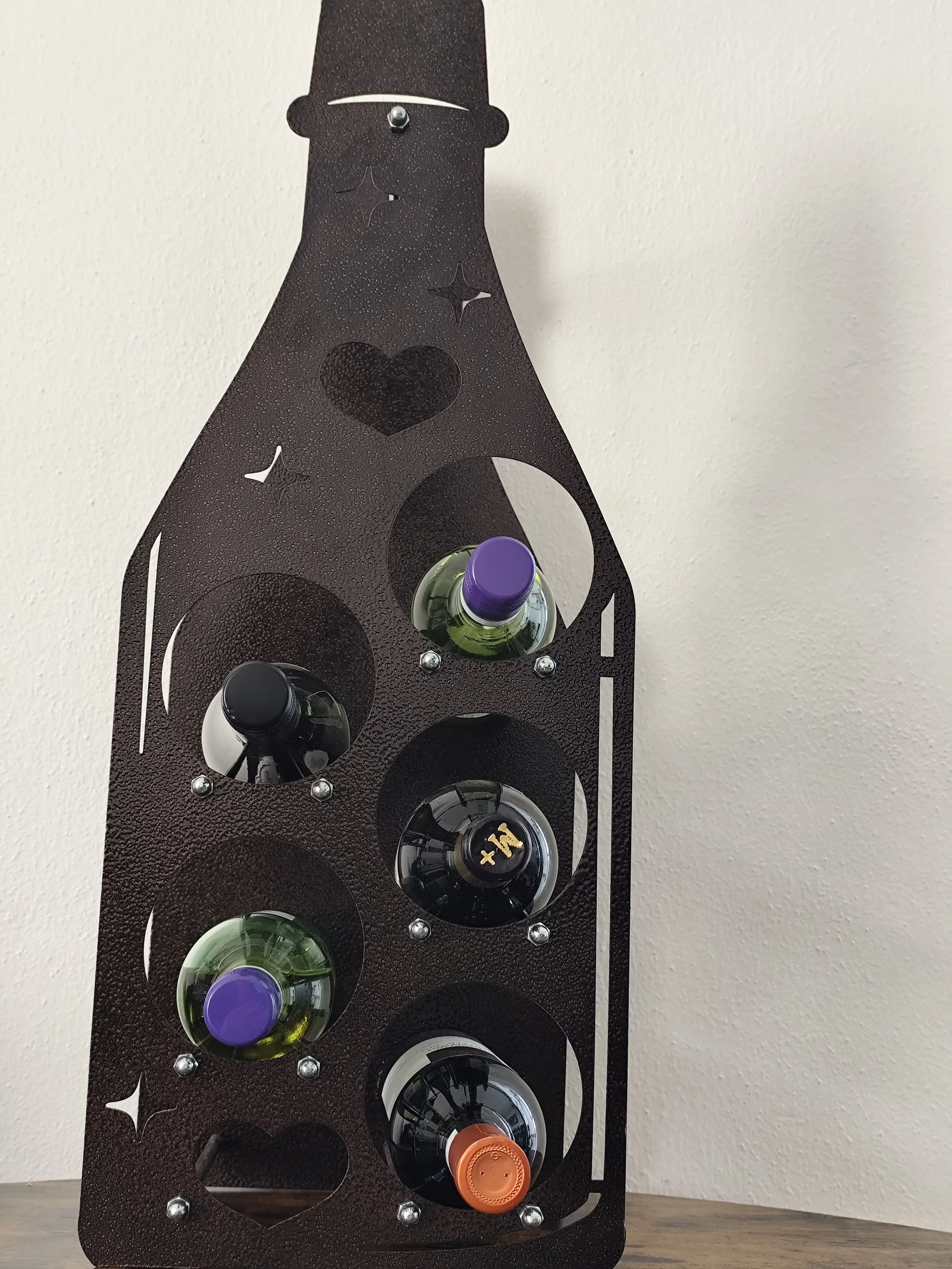 detail des metall weinflaschenhalters