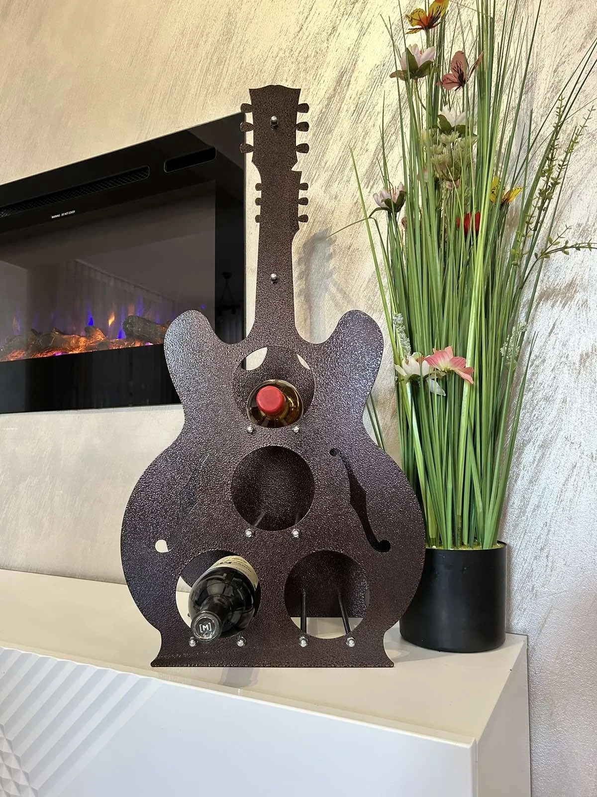 Weinregal Gitarre – Stilvolle Weinaufbewahrung für 4 Flaschen