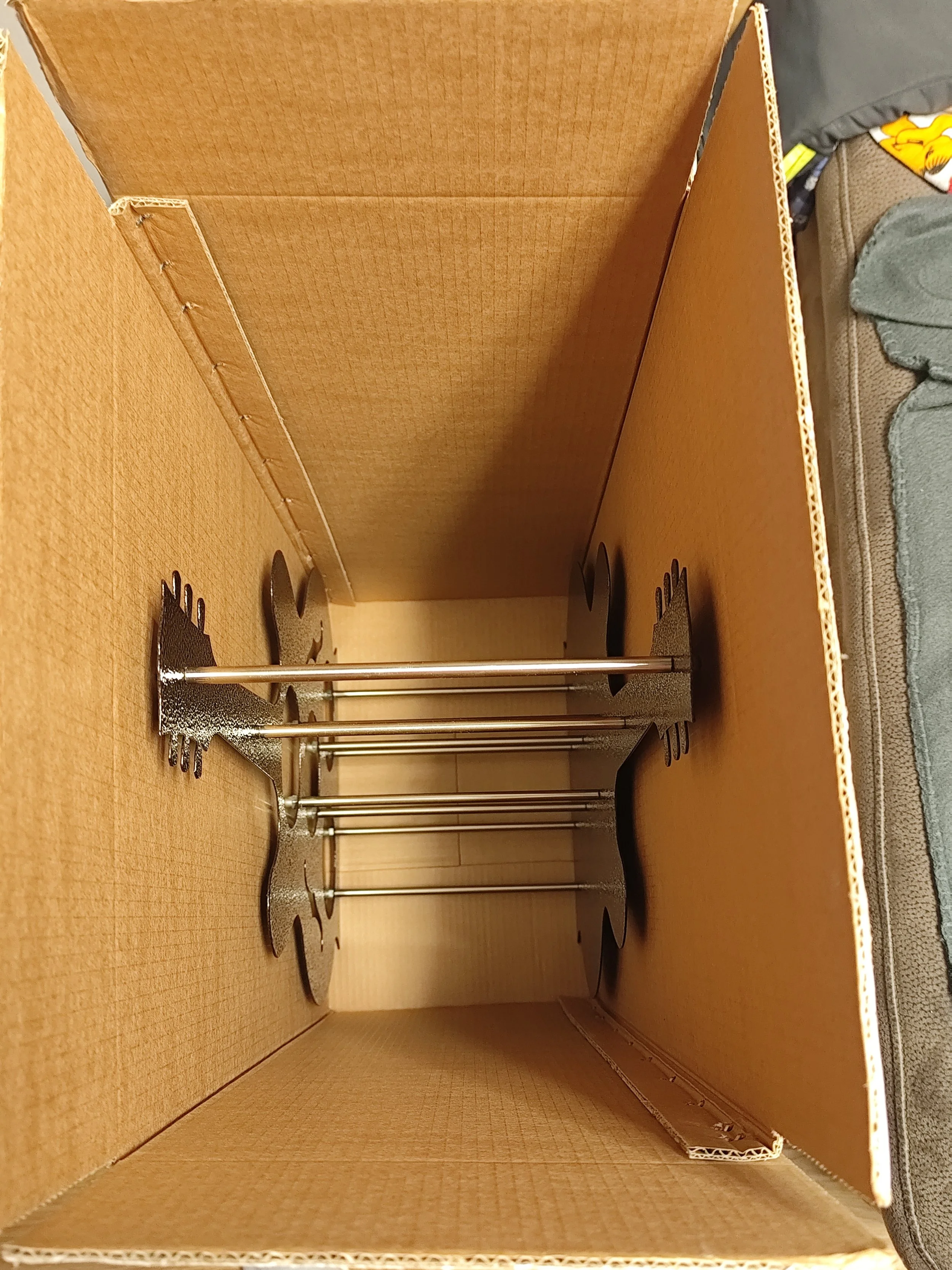 verpackung des gitarre weinregals aus metall