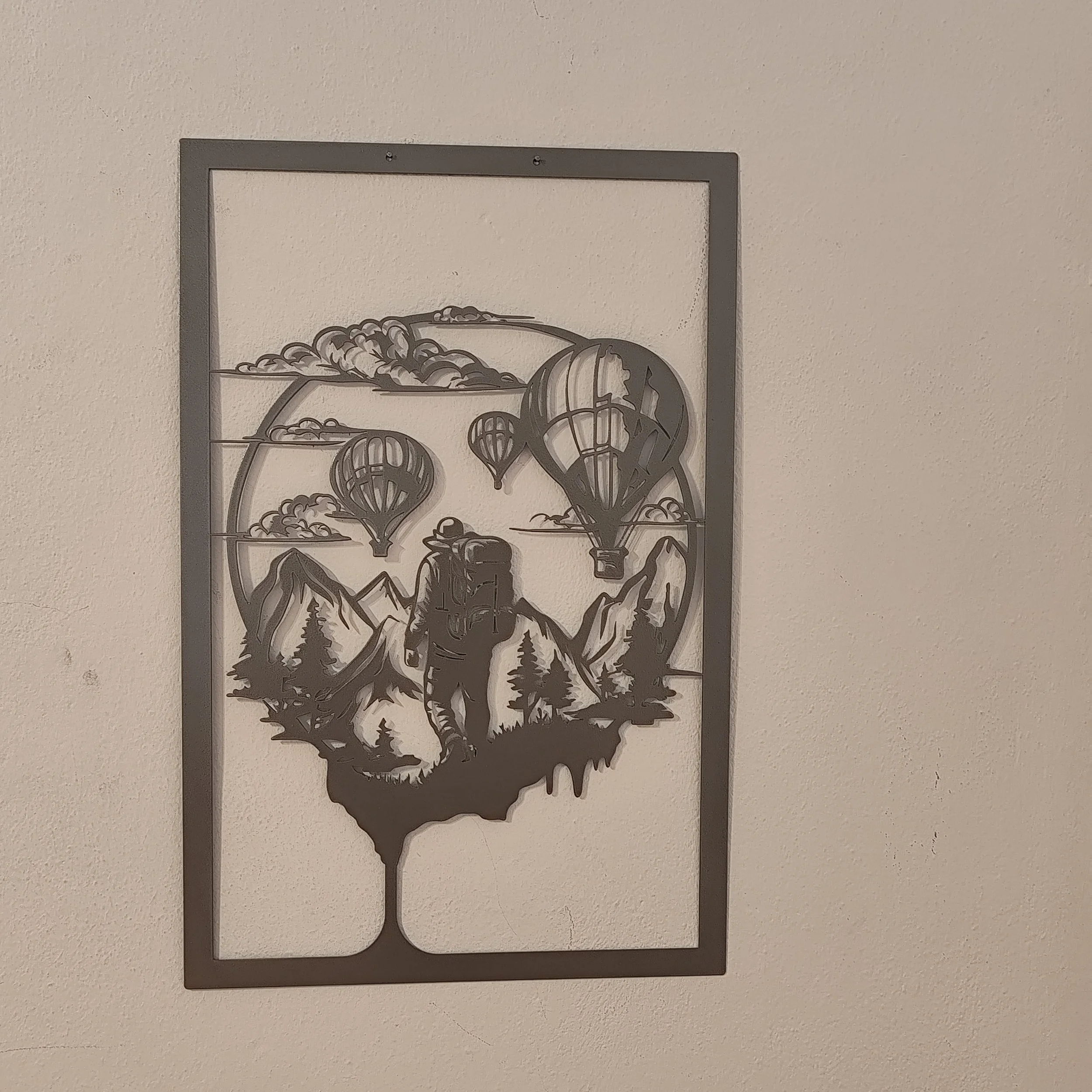 Abenteuer Wandkunst mit Bergen und Heißluftballons