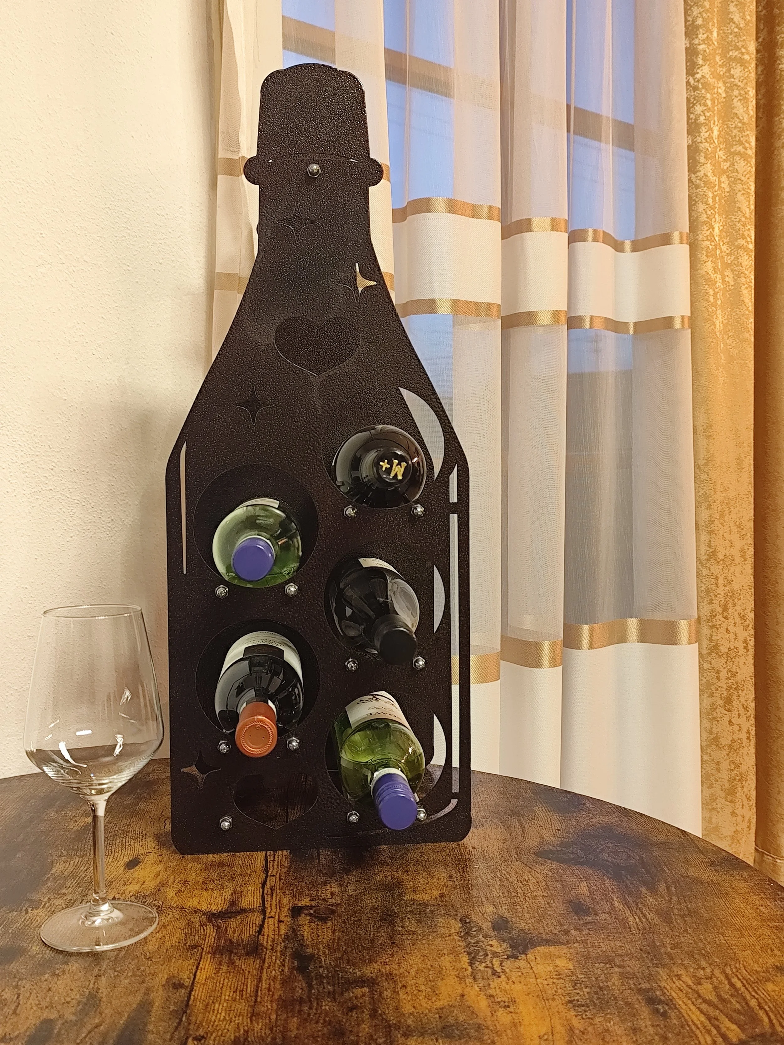 weinregal aus metall für 5 flaschen in flaschenform