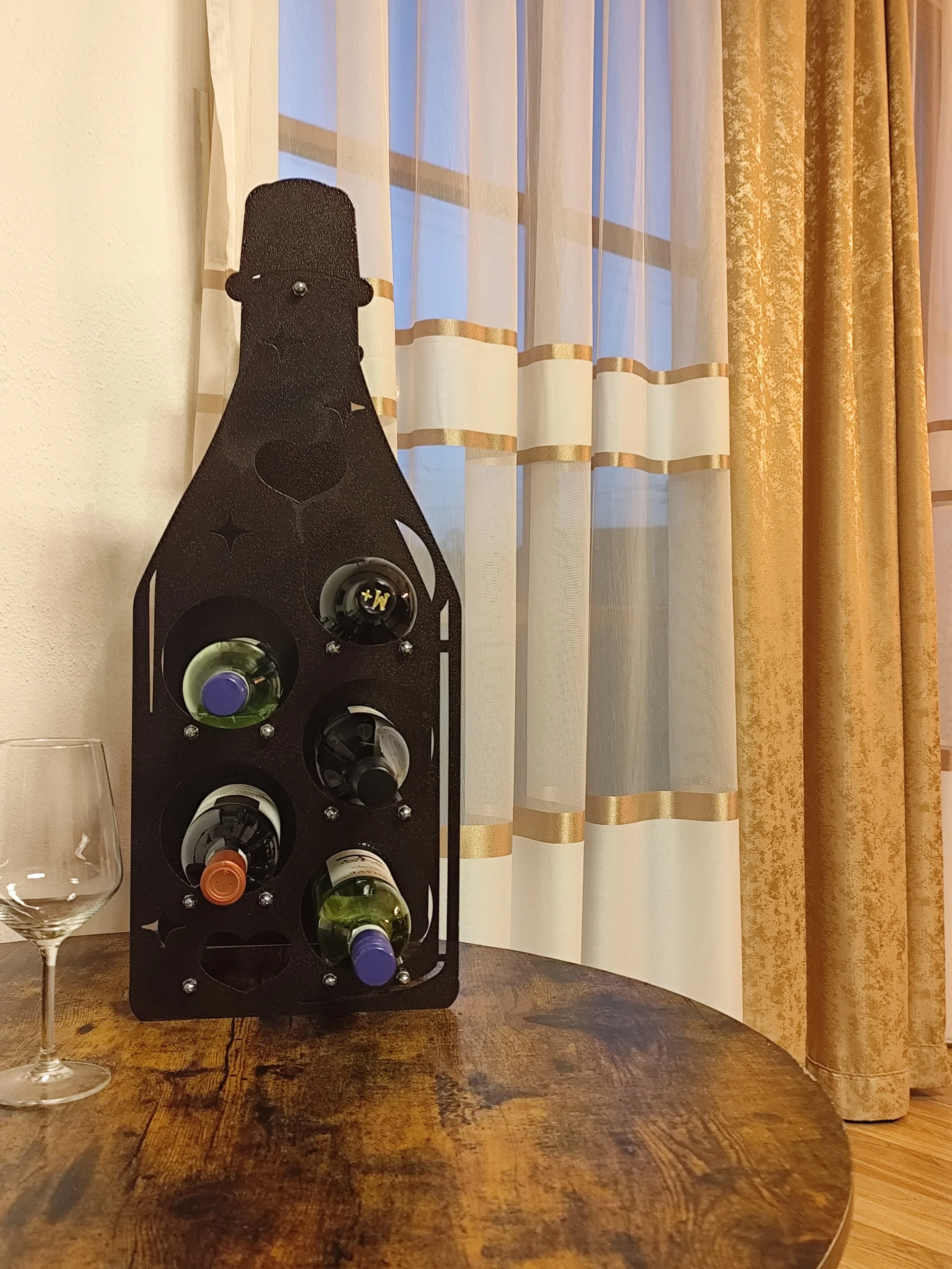 metall weinregal in form einer flasche frontansicht