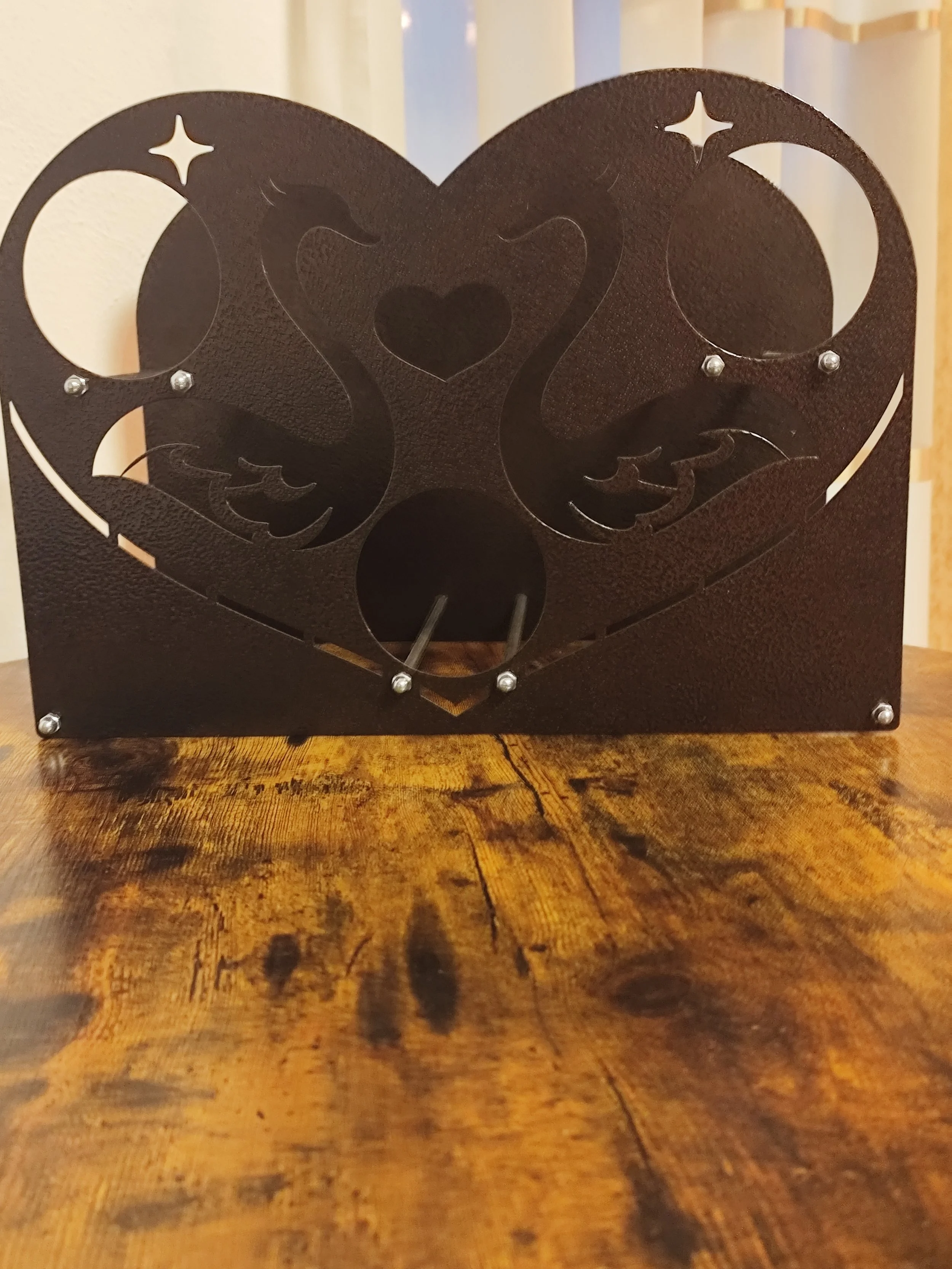 weinregal herz metall perspektive