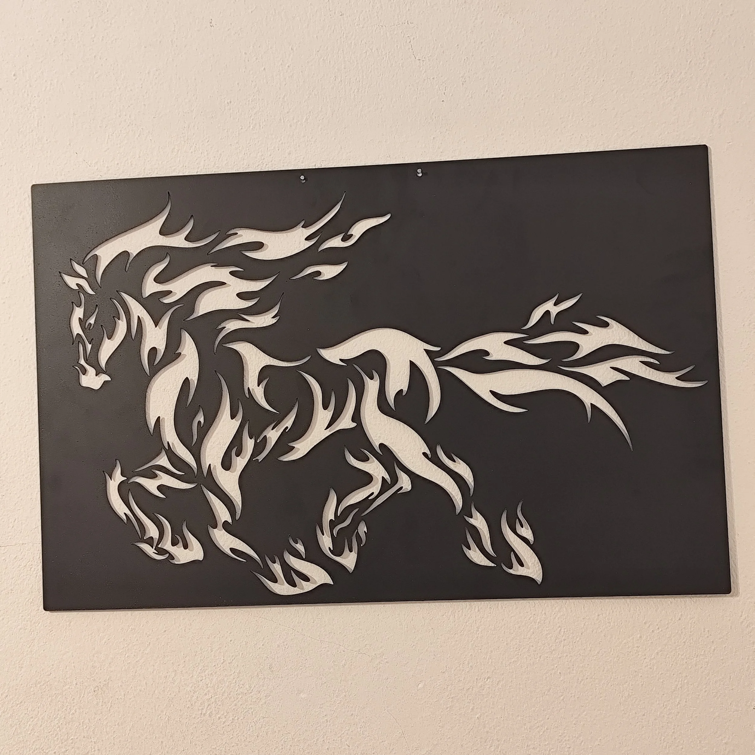 Metall Wandbild Pferd mit Flammen dynamisch schwarz