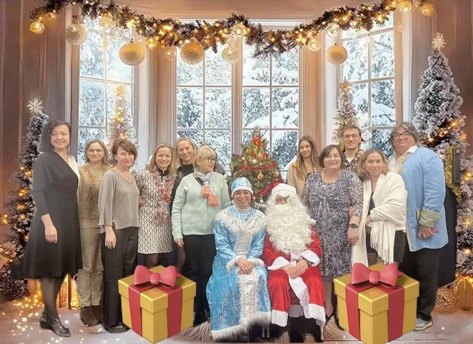 Коллектив Академии Галактика поздравляет всех детей и родителей с Наступающим Новым годом! Желаем здоровья, счастья и Мира на Земле!