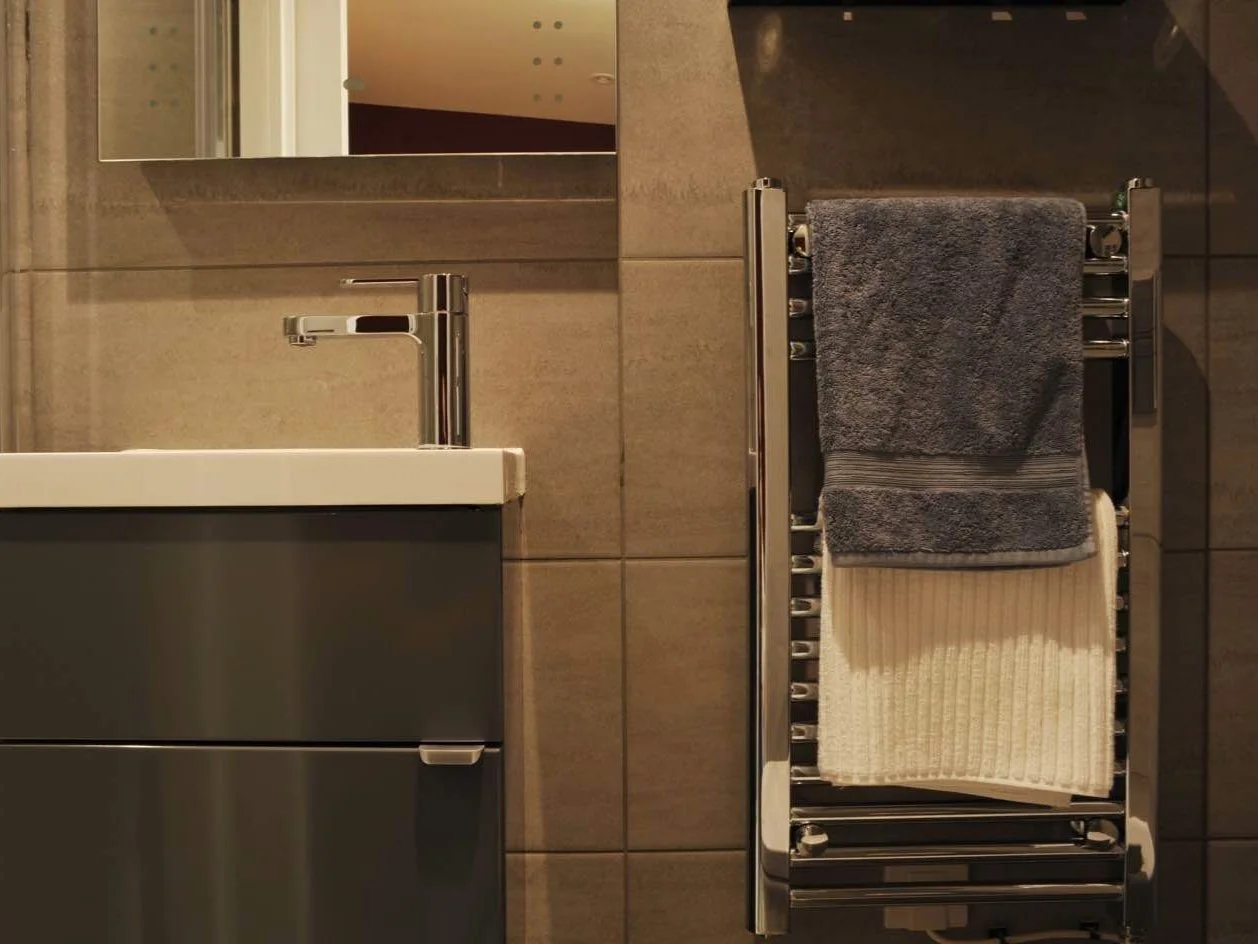 Contemporary bathroom.jpg