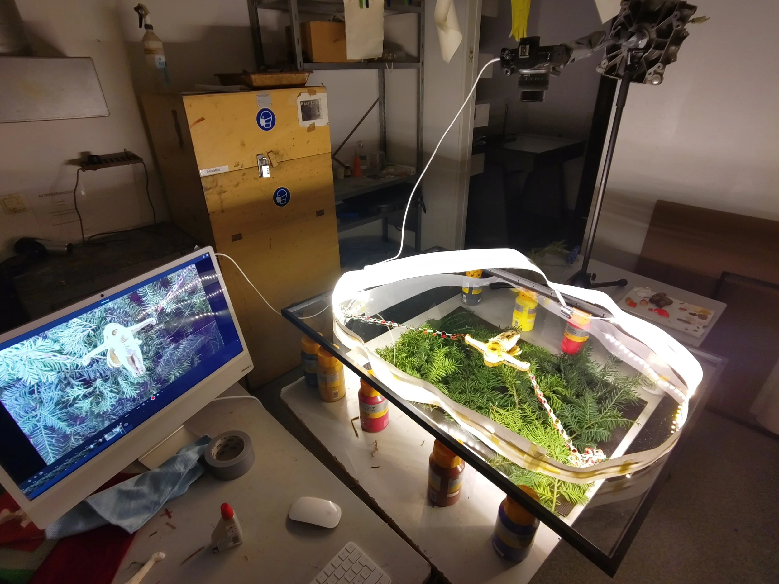 The setup, with Jesus.