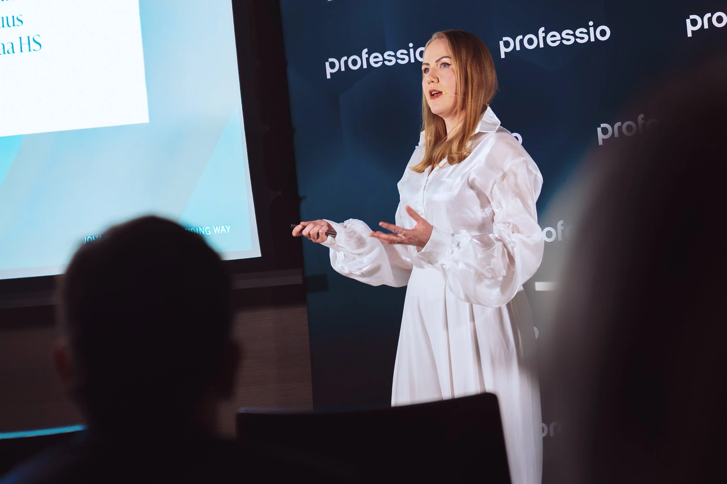 Mikä yhdistää nopeasti kasvavia yhteisöjä? Analyysini Profession Asiakaskokemus 2025 -tapahtumassa