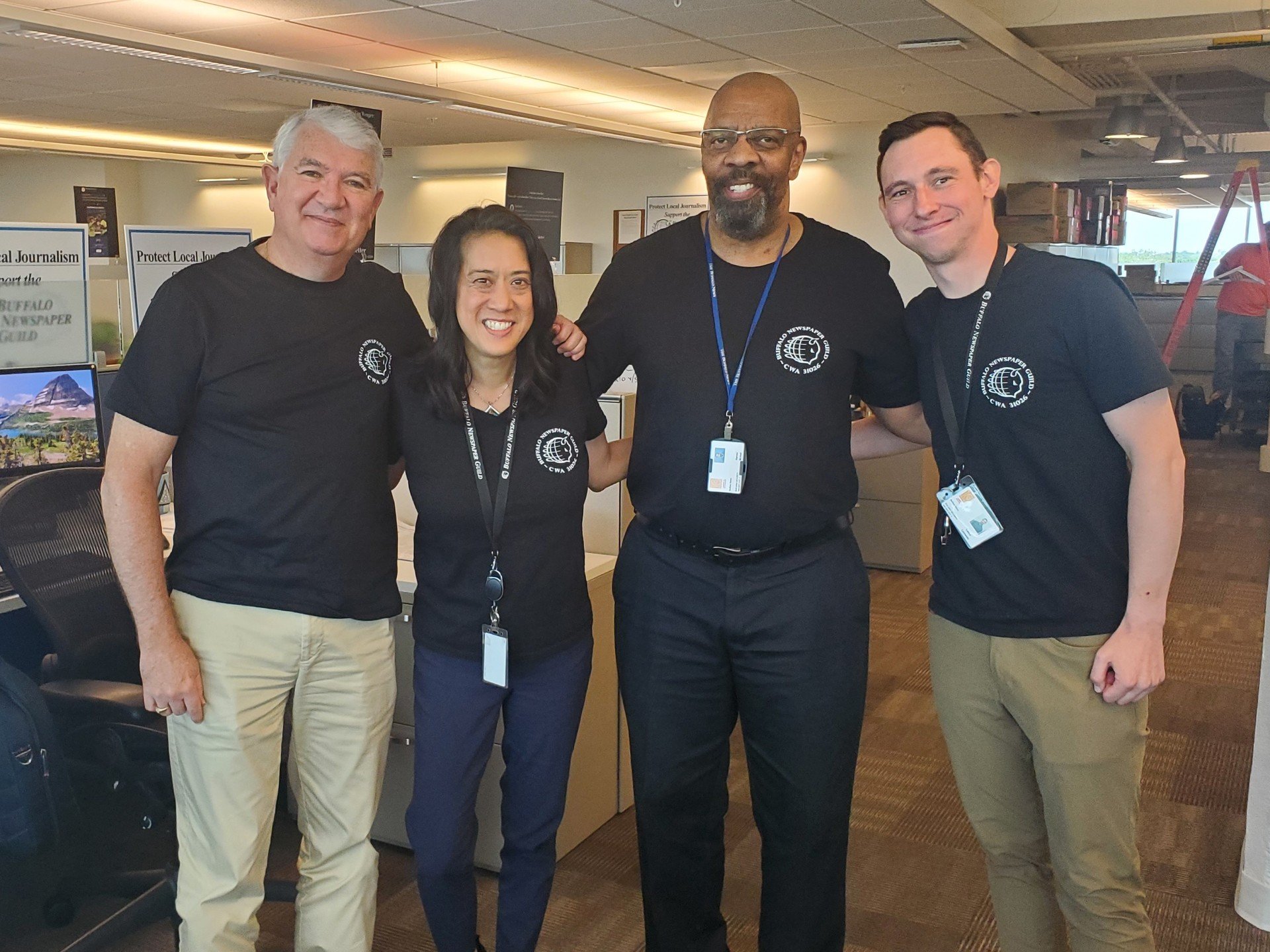 Our members wore black on Wednesday at @thebuffalonews as we continued to show solidarity with our bargaining team, which met in person with Lee Enterprises and Buffalo News reps this week.

We're fighting for a fair contract to #protectlocaljournali