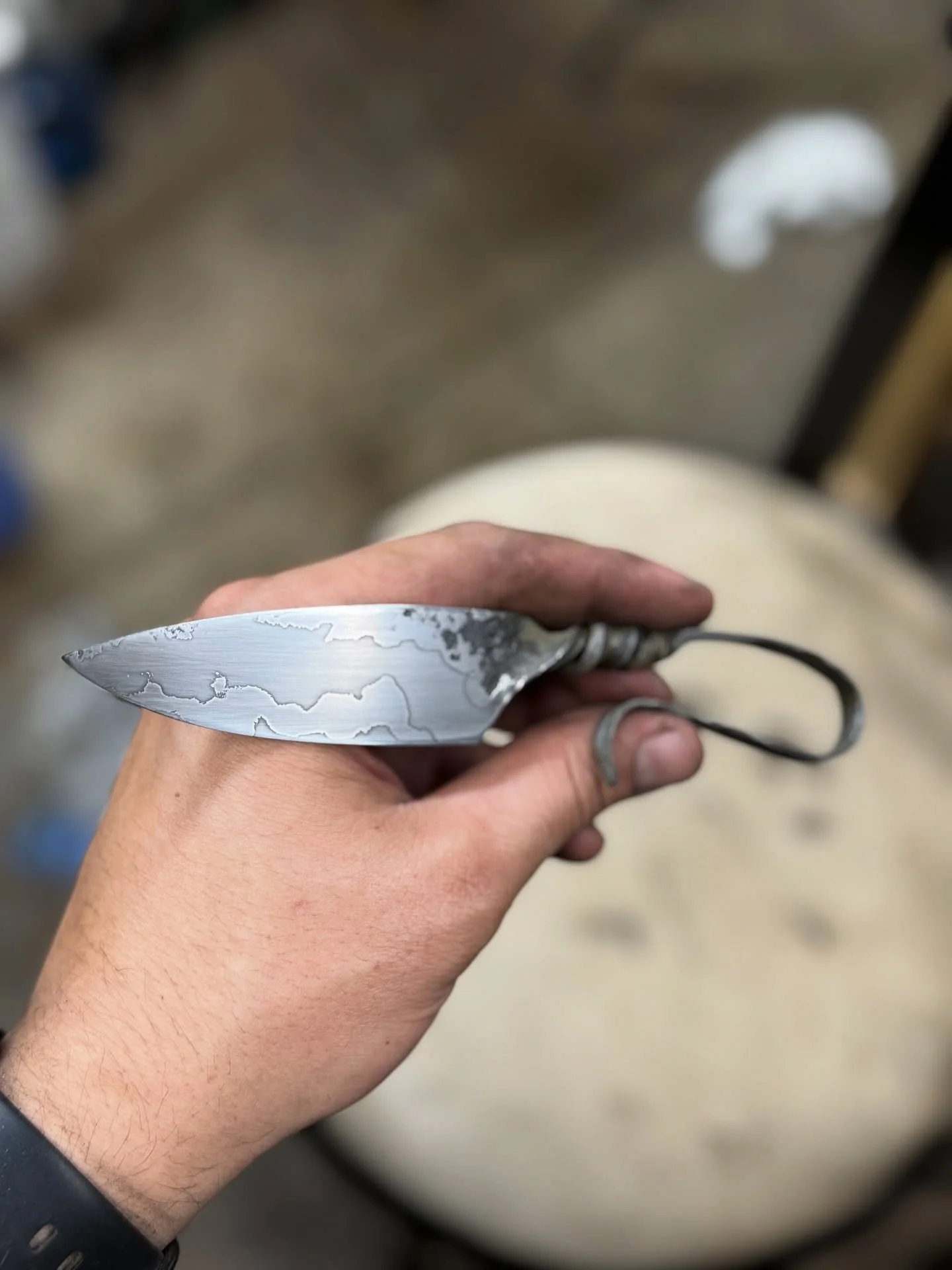 Somehow my first attempt at hand forging Damascus was a success!!!! 1084 and 15n20 from @nj_steelbaron 
.
Stuck with very low layers to make it more manageable but I love how this little piece came out. Blacksmith knives are a lot of fun and I&rsquo;