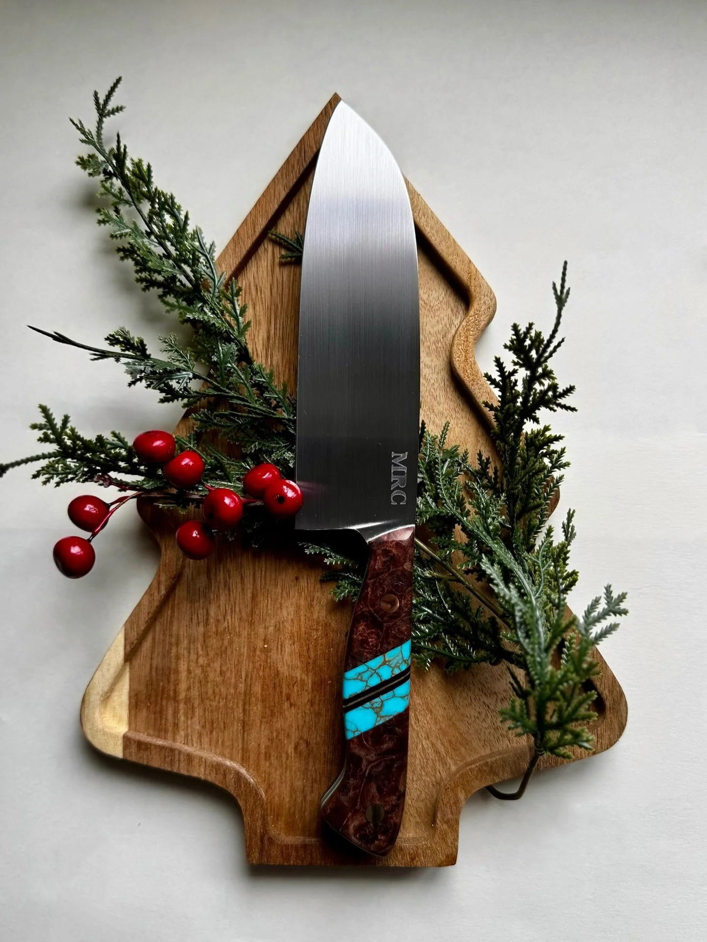 No better gift than a handmade custom knife 😎
.
A recent custom order given as a Christmas gift. We went with a classy look on this piece and I loved the results
.
Nitro-V Stainless Steel from @nj_steelbaron 
Maple Burl from @worldwide_burl Stabiliz