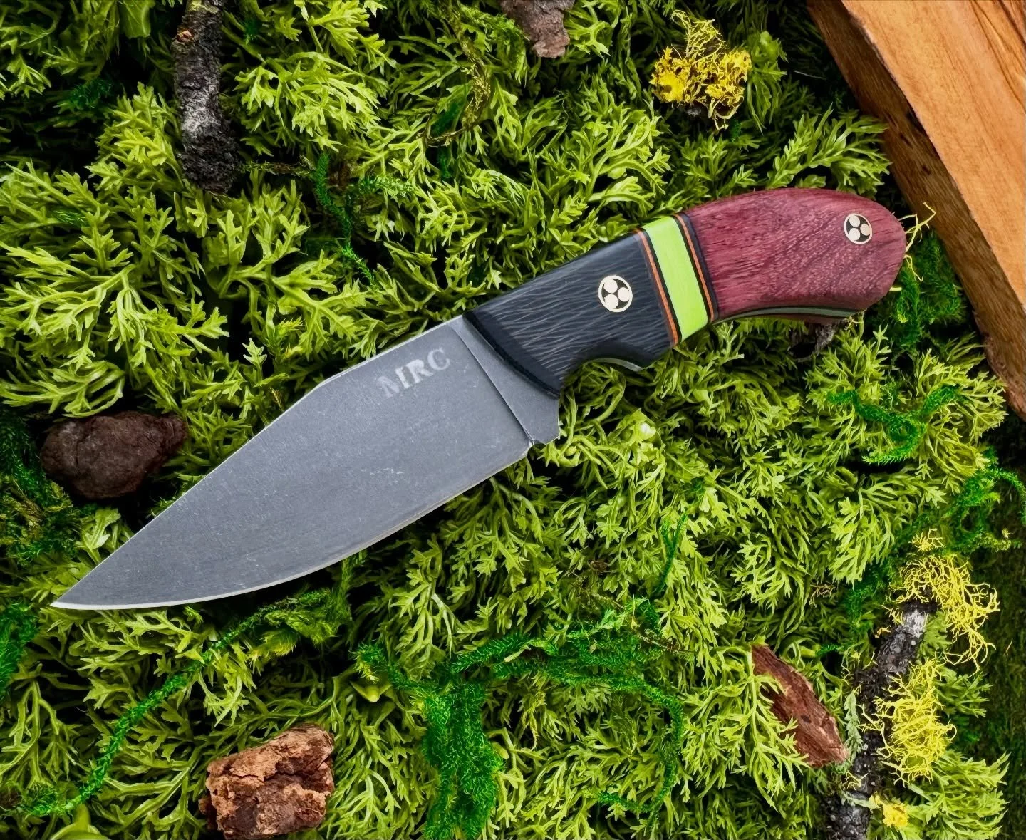 Another custom order Emercy down!
.
Acid Stonewashed Nitro-V Stainless from @nj_steelbaron 
Crosscut carbon fiber, G10, Micarta, and Hardware from @makermaterialsupply 
Purple Heart wood from @popsknifesupply 
📸 @melissafrasche 
.
This piece was a c
