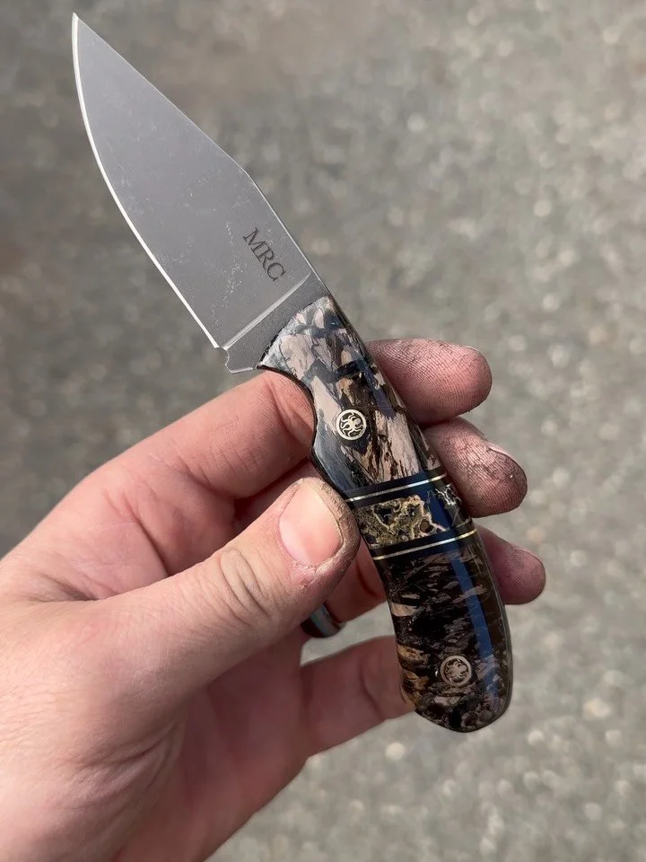 This is arguably the fanciest piece I&rsquo;ve made so far🤤
.
CPM MagnaCut Stainless Steel from @nj_steelbaron 
Ancient Mammoth Tusk, Calceon, Brass, and Micarta from @makermaterialsupply 
Hardware from @themosaus 
📸 @melissafrasche 
.
This piece w