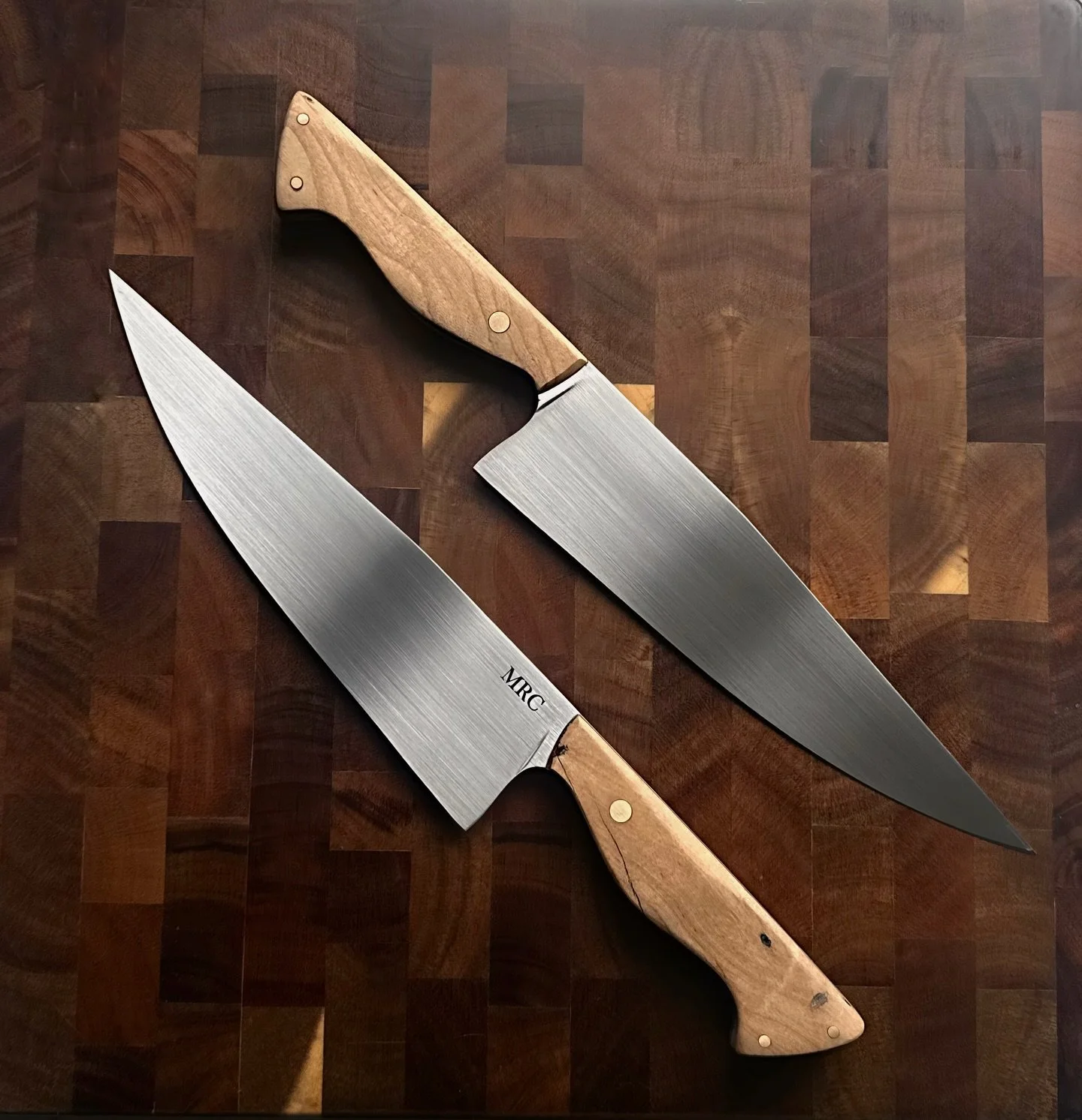 A pair of custom Cowboys dressed in a family legacy. This matching pair was made using a Japanese Maple tree that started as a sapling on the family&rsquo;s property
.
Nitro-V Stainless Steel from @nj_steelbaron 
Japanese Maple Stabilized by @jbowood