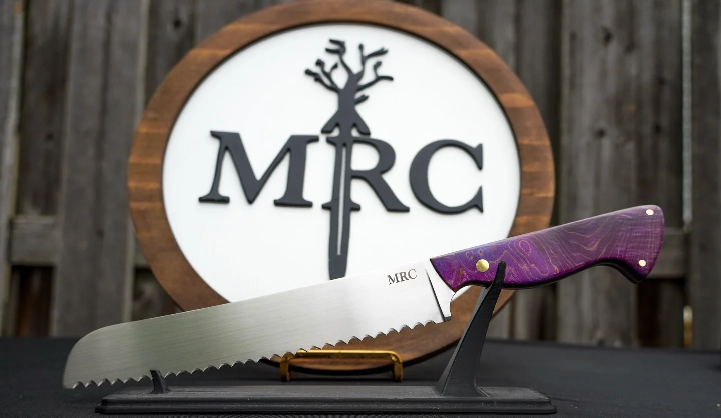 This was my first Bready Boi so naturally I kept it for my own kitchen😂
.
Huge shoutout to @calebscleavers_smithy for teaching me how to do serrations to make this piece come together🤘🏼
.
Nitro-V Stainless Steel from @nj_steelbaron 
Crazy Unknown 