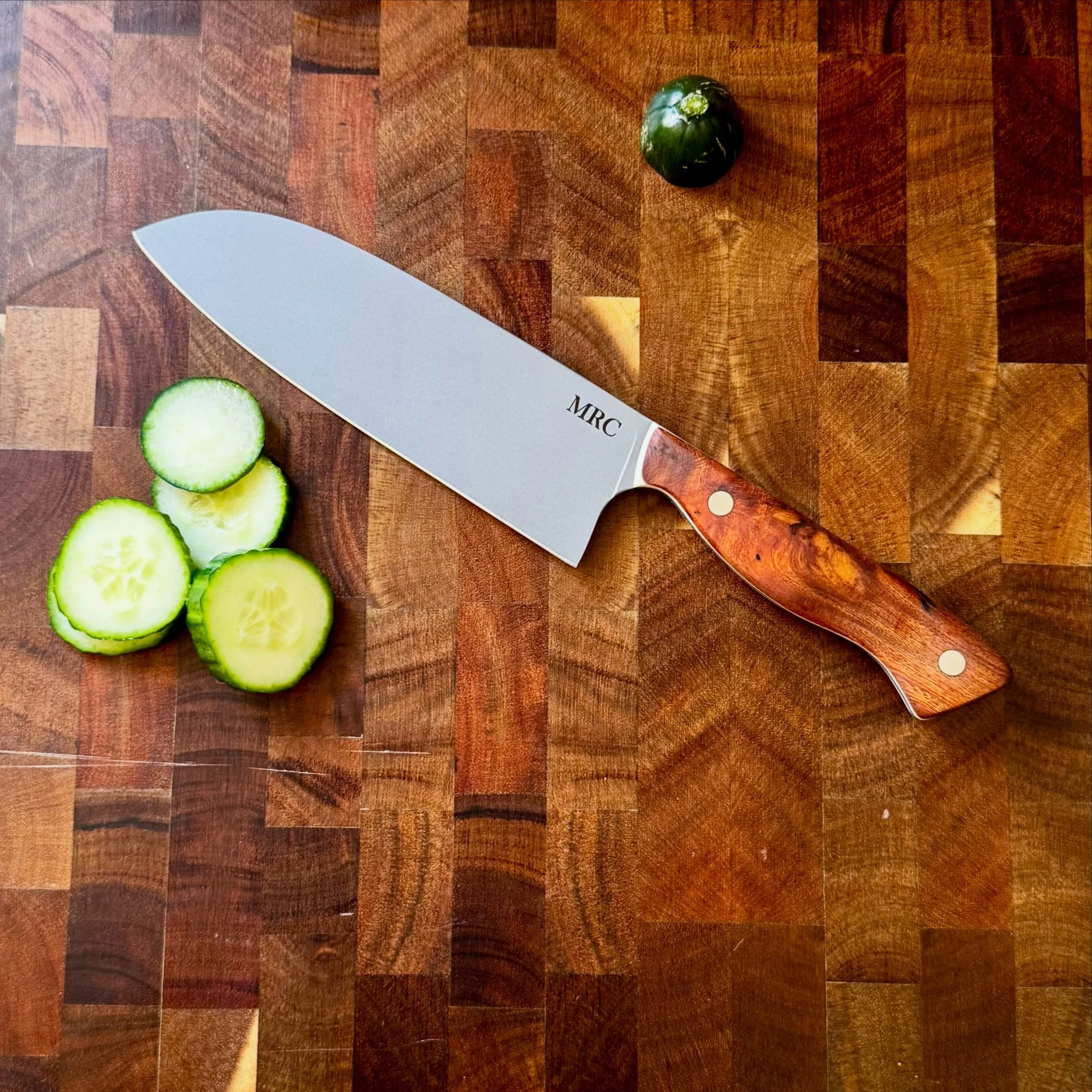 Made myself a simple Santoku to try out some steel that&rsquo;s new to me. N690 was easy to work with and heat treat so I&rsquo;m looking forward to seeing the performance. I&rsquo;ll keep you posted!
.
Blasted N690 Stainless from @nj_steelbaron 
Iro