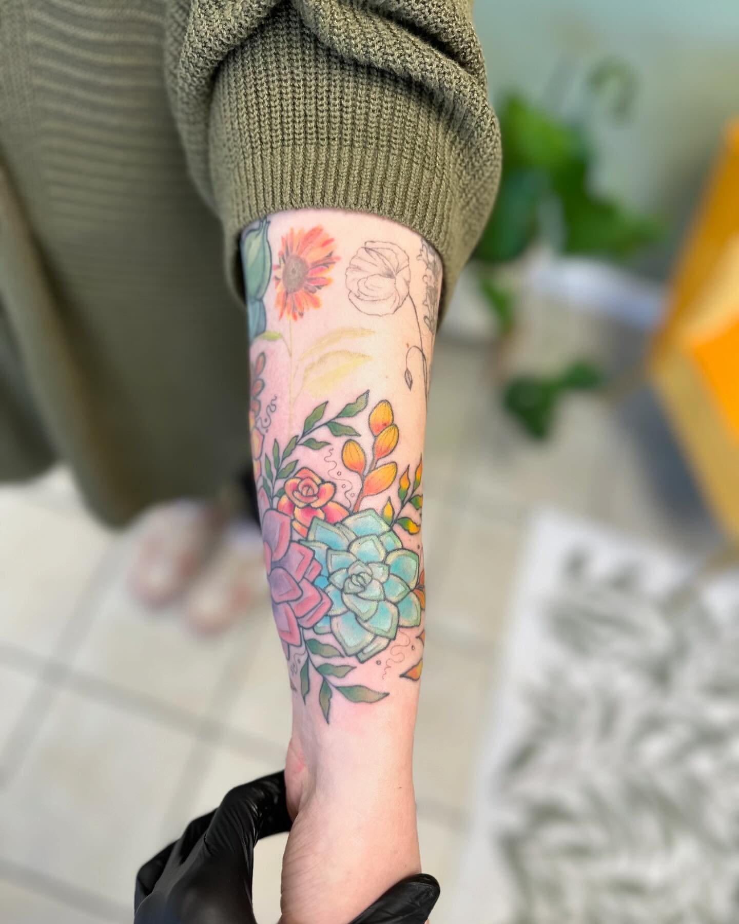 Succulents and cacti cuff 🌿 
(existing tattoos not done by me)
&bull;
&bull;
&bull;
@frogandferntattoo 
#tattoo#tattooartist#tattooer#mainetattooer#mainetattooartist#maine#love#succulent#cactus#colortattoo