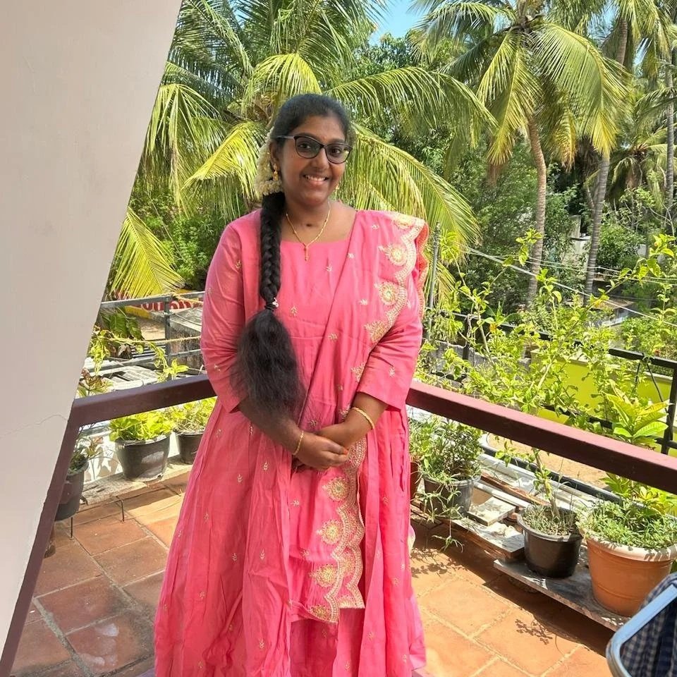 indian woman profile picture