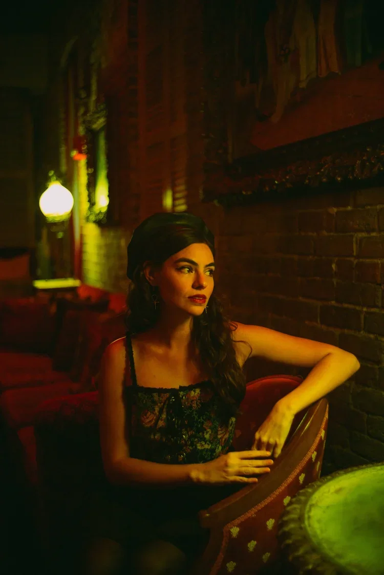 dating profile photographer Boston Boston dating photos Hinge profile photos Boston natural portraits Boston