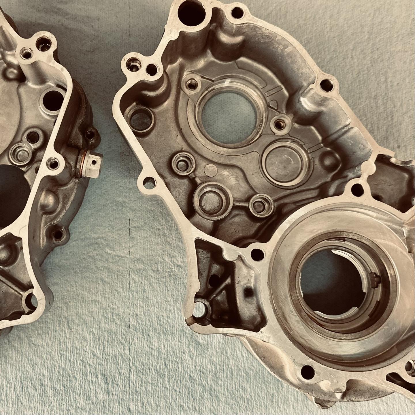 Bottom end stripped down, cleaned, inspected and ready for rebuild. Will have this Supermini ripper back together and Brapp&rsquo;n soon enough.  #sandbowlgarage #kawasaki #KX85 #engine #rebuild #motocross #motorbike #Torrance #local #garage #SuperMi