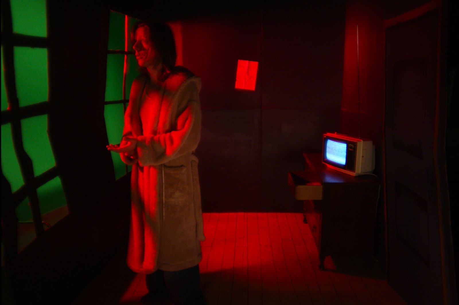 Gumshoe apartment set made of cardboard