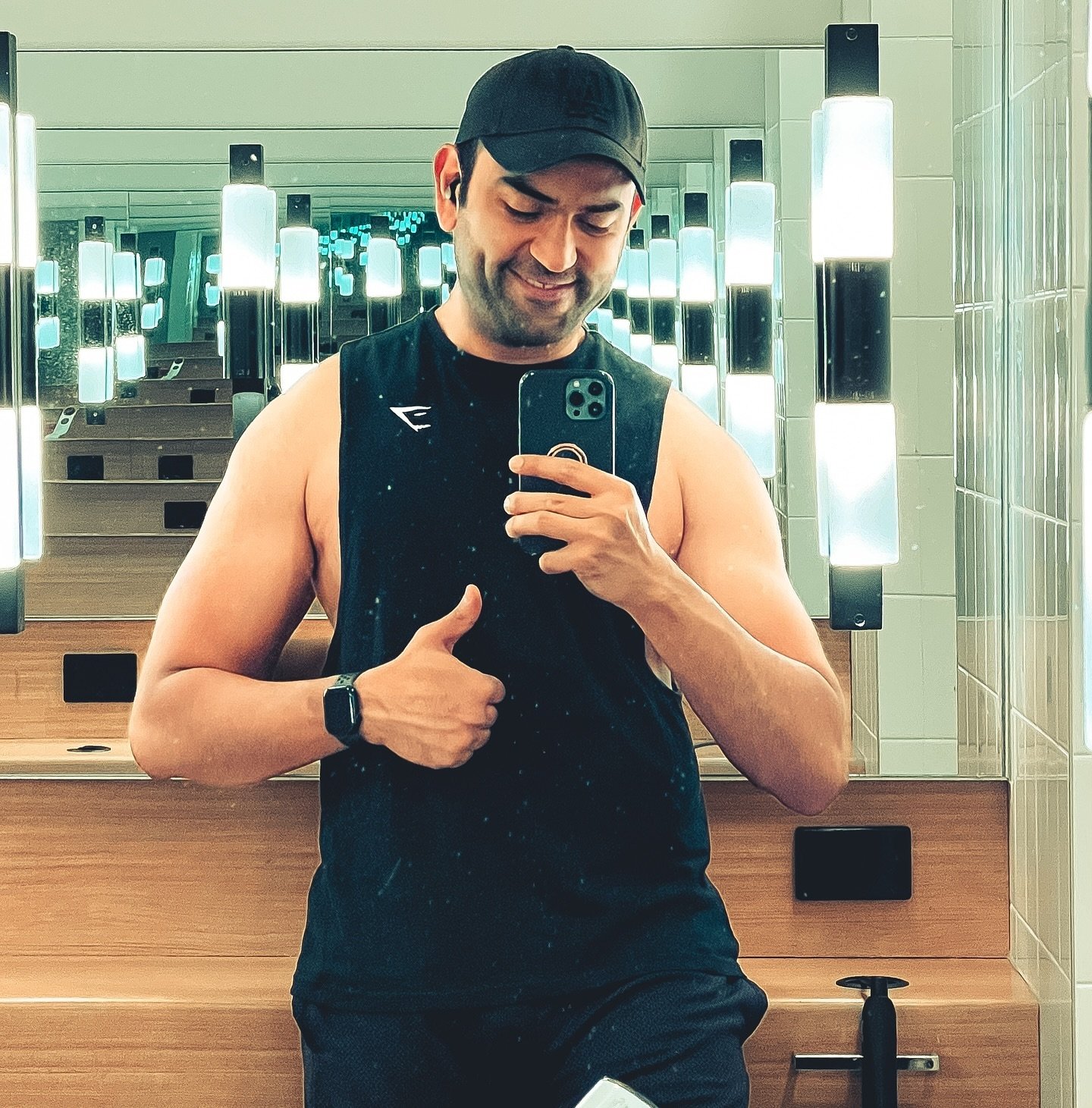 Early morning cardio to set the tone, and just wrapped up my push workout to end the day strong! 💪 Nothing beats that post-workout high! 
.
.
.
.
.
.
#mondaymotivation #worktowardsyourgoals #fitness #workoutmotivation💪 #workoutmotivational #mondayw