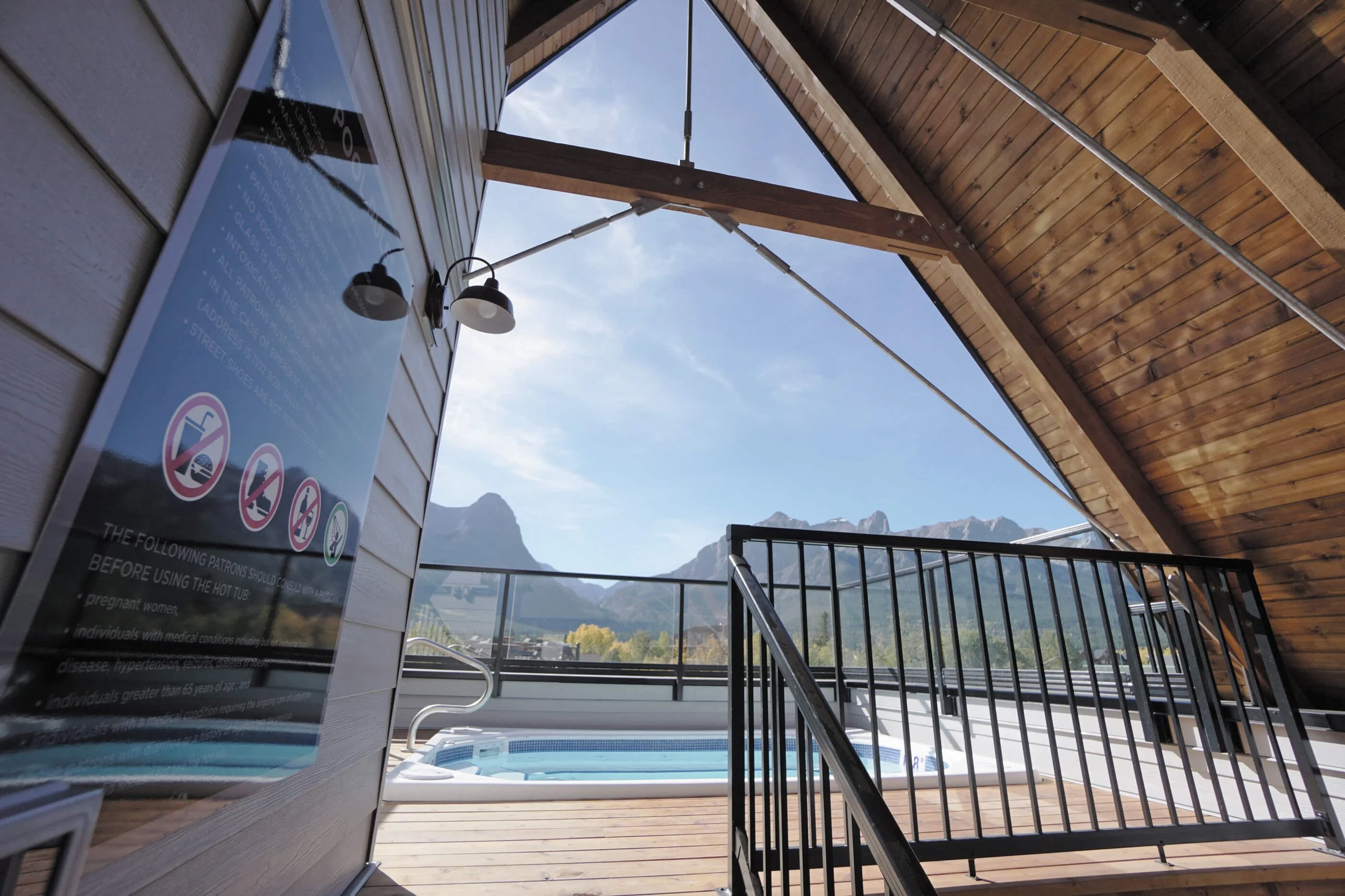 outdoor hot tub.jpeg