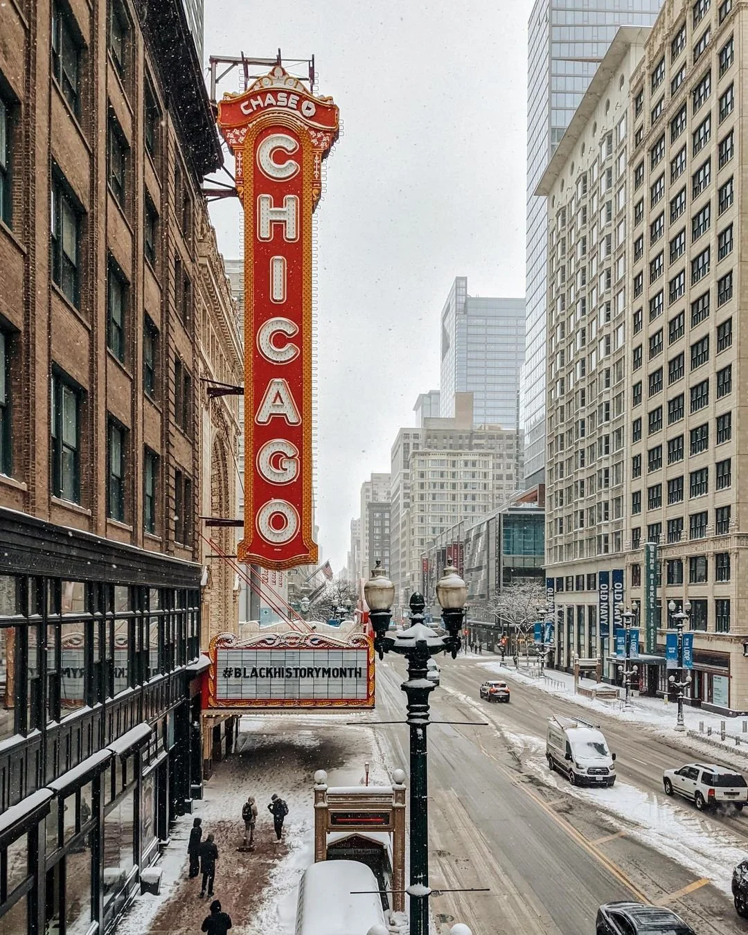 Essential Tips for First-Time Buyers in Chicago + Free Buyer's Guide