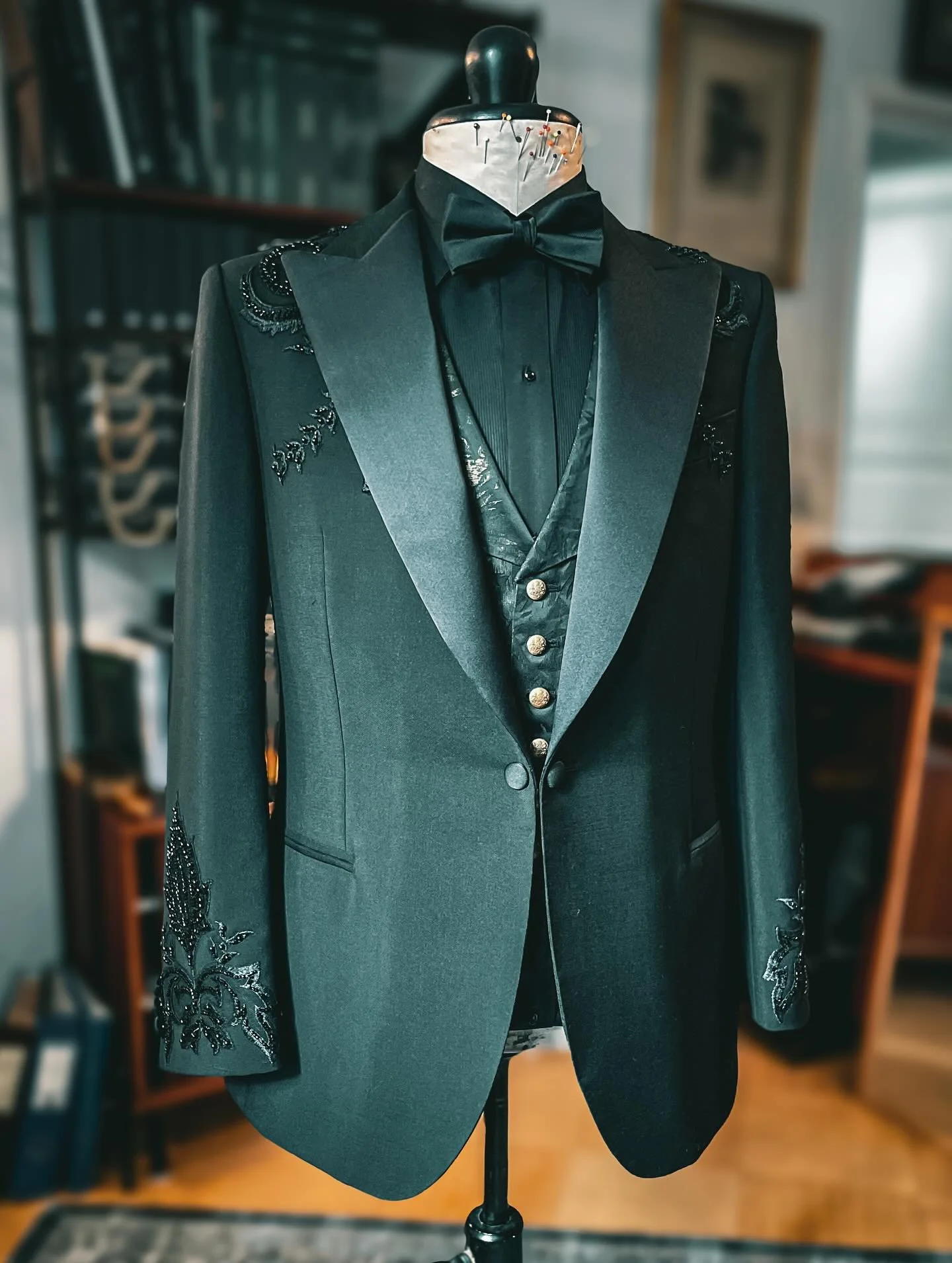 ILMATAR COUTURE X BESPOKE TAILOR ANNI SAMIOLA

After months of creativity and craftsmanship, I can finally reveal this stunning tuxedo &mdash; created in collaboration with the amazing @ilmatarcouture .

Made from luxurious wool mohair, this unique p