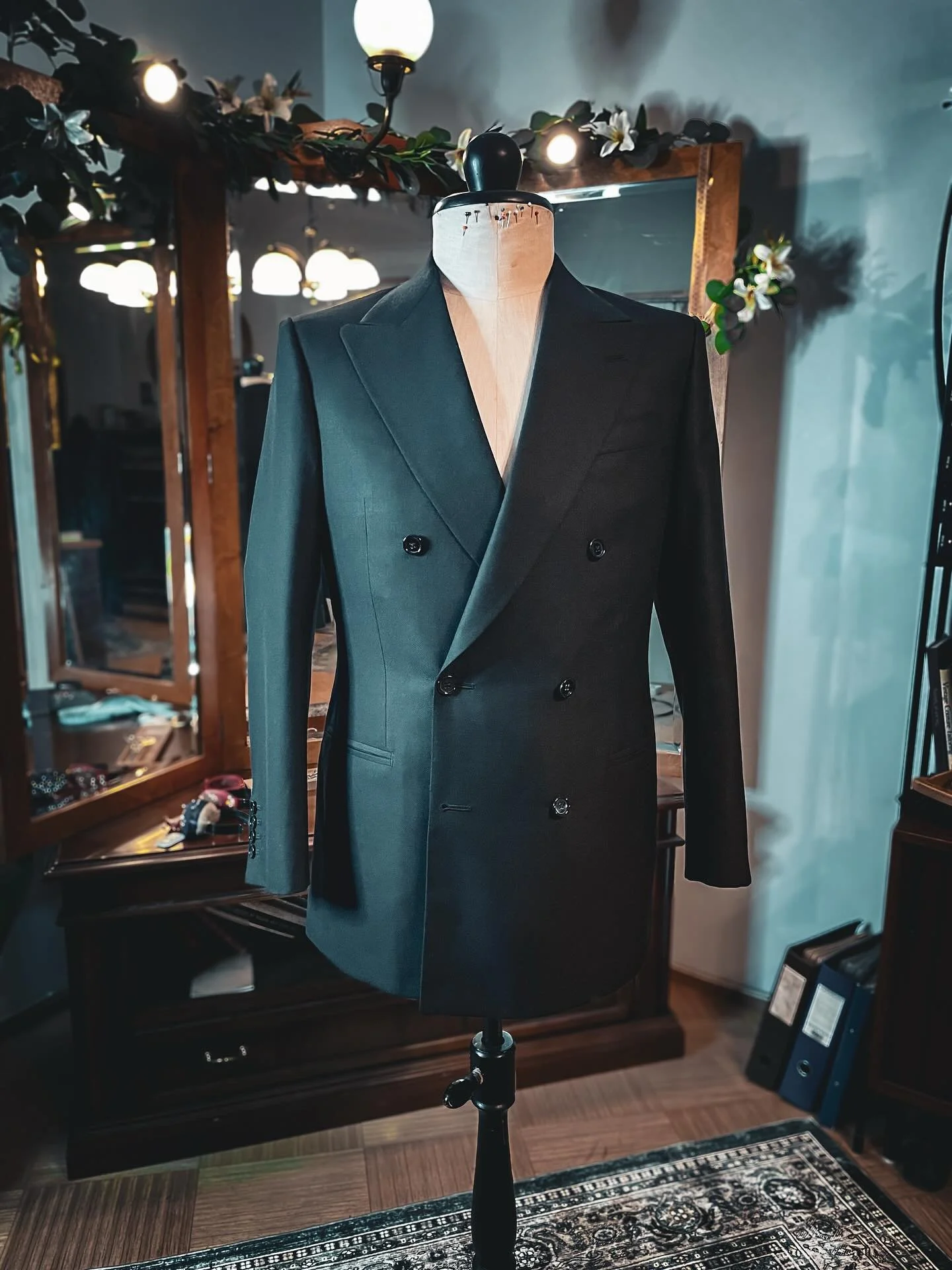Another beautiful piece born from the collaboration between the client and the tailor. 🥰

A classic double-breasted suit, where every line and detail is crafted to complement the client&rsquo;s shape and style. 🧵🪡

#BespokeTailor #Bespoke #Tailor 