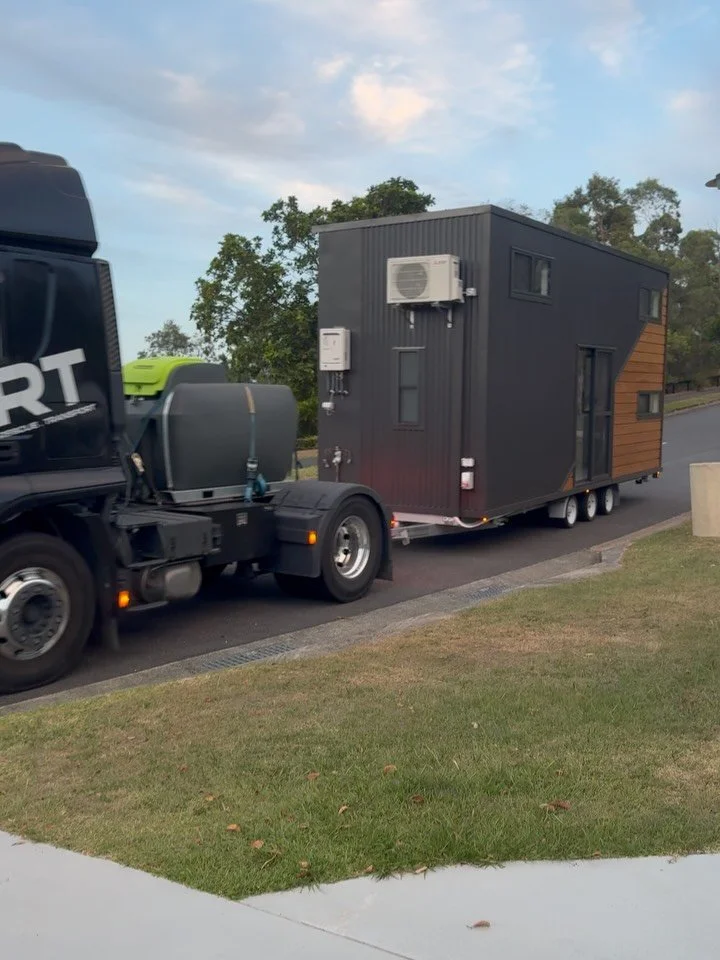 Just before Christmas, another delivery safely in place!

The team&rsquo;s back on board, things are moving, and we&rsquo;re heading into 2026 organised, excited and ready for a great year ahead ✅

#tinyhomeonwheels #tinyhomes #tinyhomesaustralia #ti
