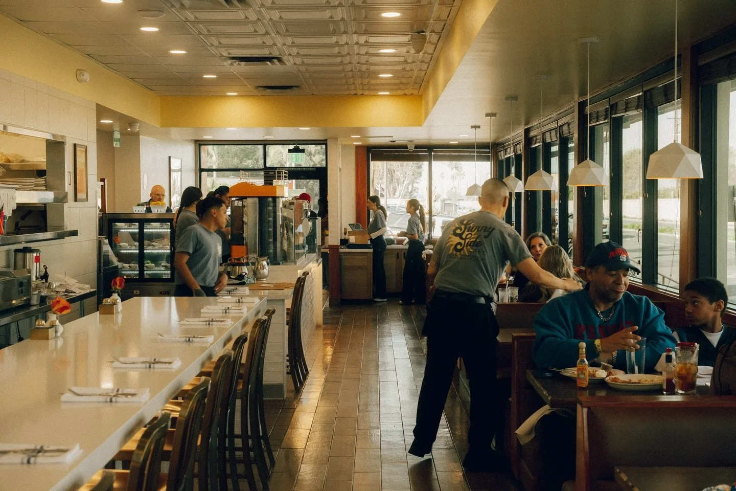 saturdays at sunny side ☀️

stop by today and grab yourself a sunny stack 🥞 before hitting the beach! we&rsquo;ll be here ☺️