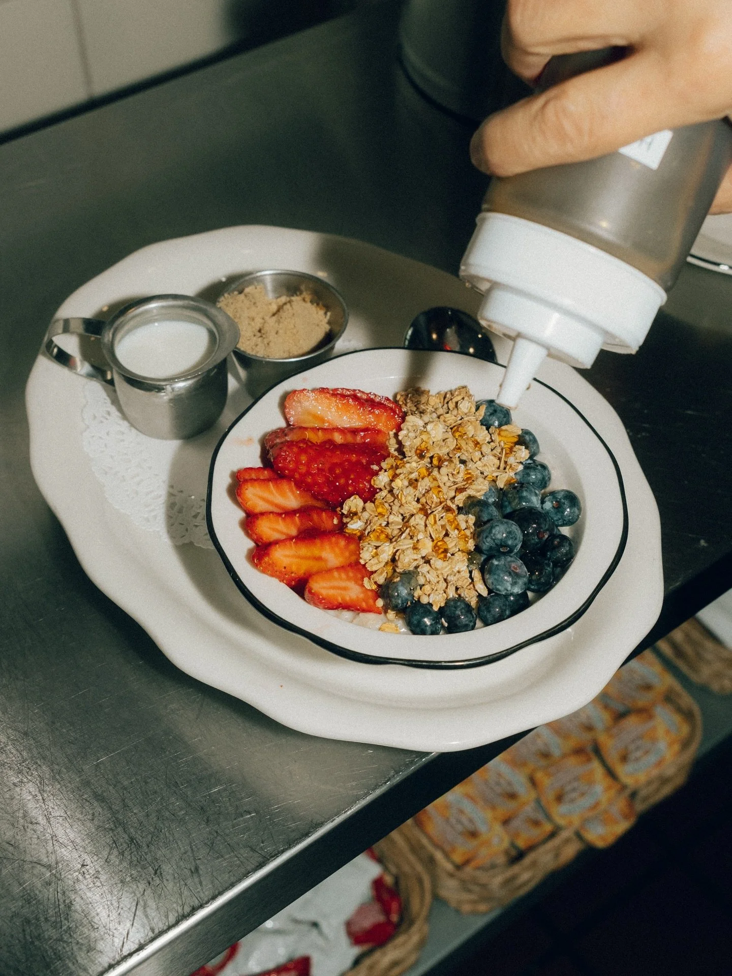 Fruity Friday 🍓🫐🍯

Start the weekend on the right foot ☀️ and come in for one of our parfaits or oat bowls! Or, maybe just add some strawberries to your pancake stack 🥞

See ya at sunny!