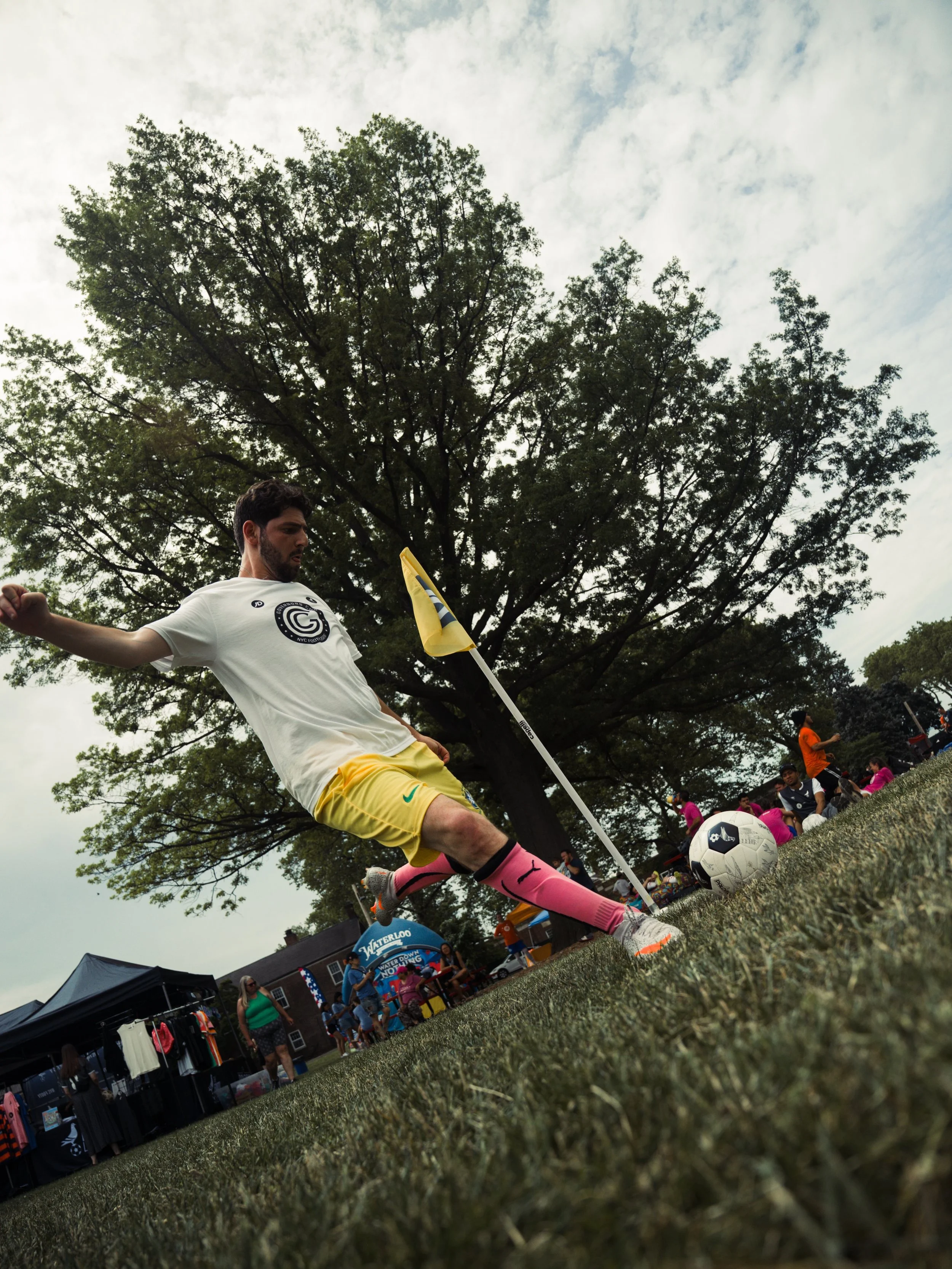 Day 1 of Gov Cup VIII blew us (and our tents) away, but games are officially live for Day 2 on @governorsisland ⛺️🎩⚽️