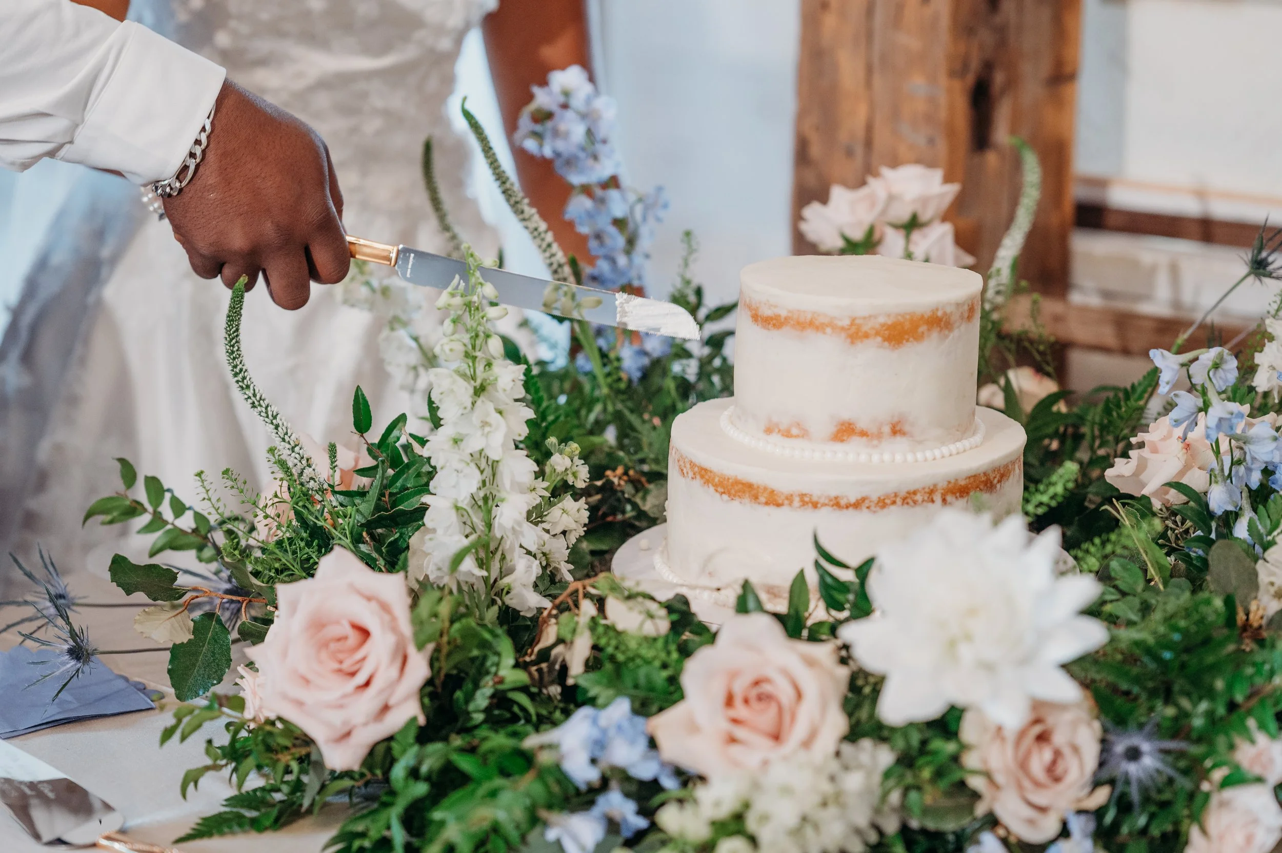 Chattanooga wedding florist blue white blush delphinium dahlia black bride summer florals garden style howe farms apple barn cake meadow bare cake