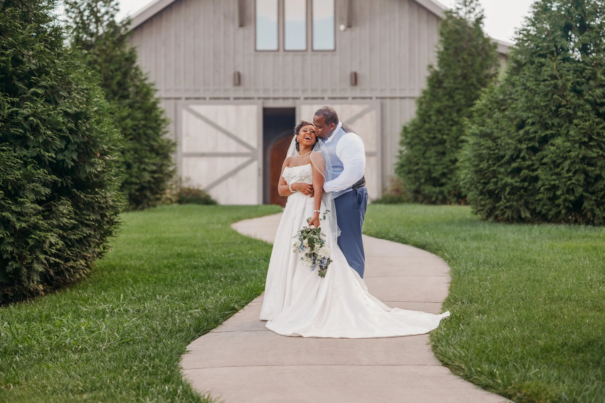 Chattanooga wedding florist blue white blush delphinium dahlia black bride summer florals garden style howe farms apple barn black bride bridal bouquet