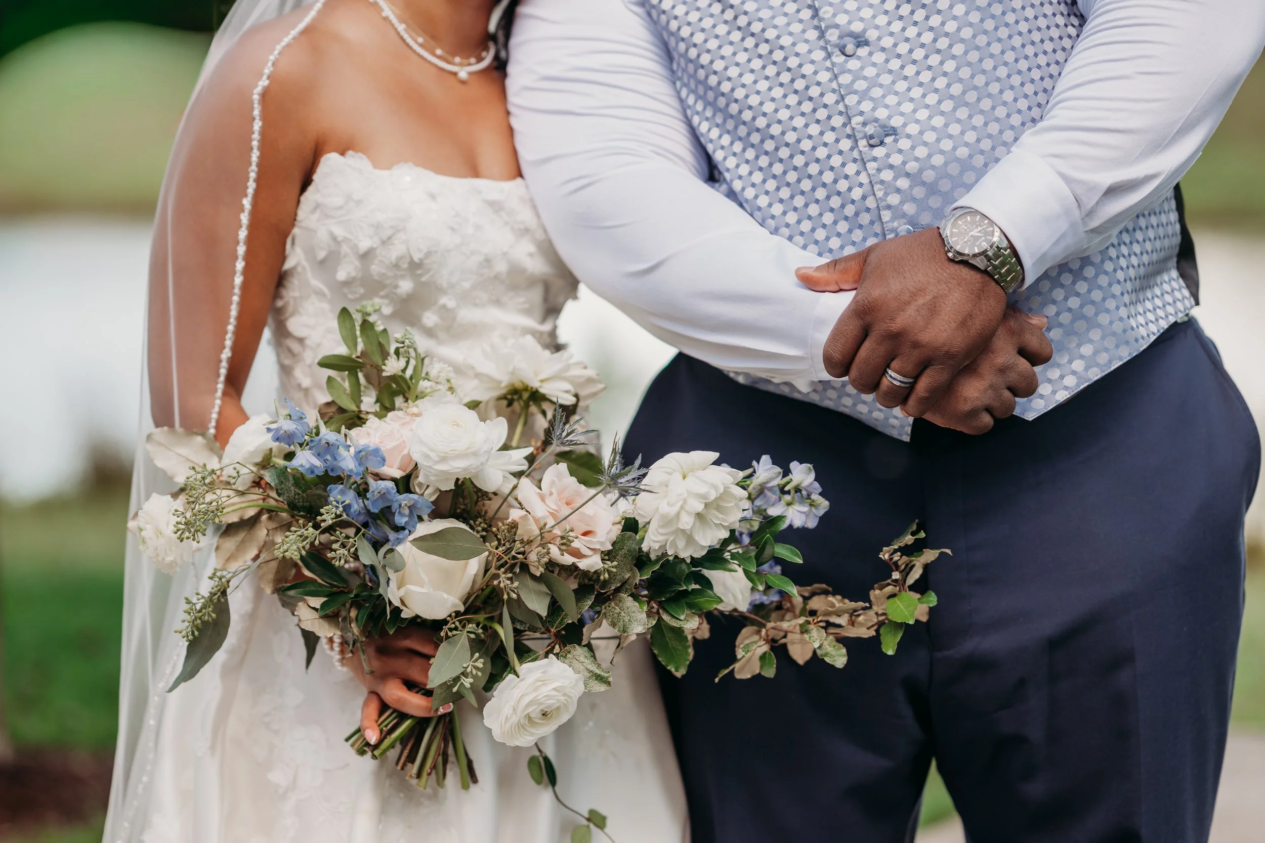 Chattanooga wedding florist blue white blush delphinium dahlia black bride summer florals garden style howe farms apple barn black bride bridal bouquet