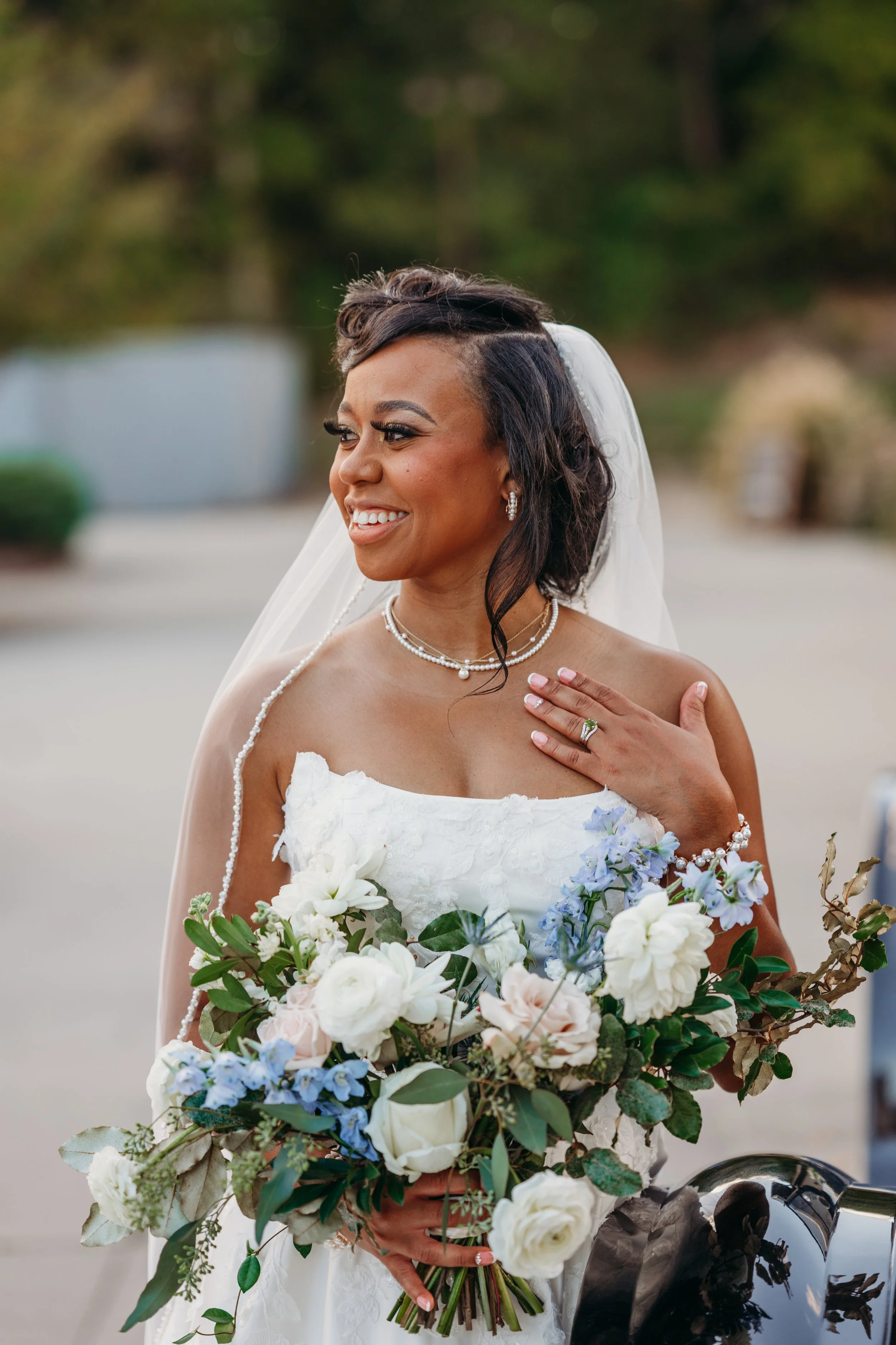 Chattanooga wedding florist blue white blush delphinium dahlia black bride summer florals garden style howe farms apple barn black bride vintage car florals