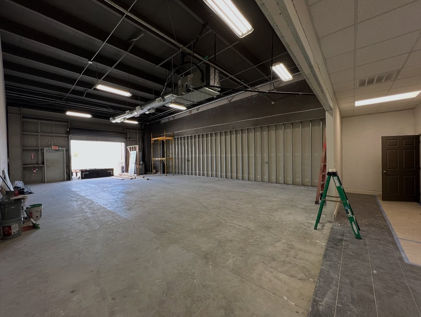 Fast Lane is growing 🌱 &amp; change is in the air. We&rsquo;re taking over the spot next door. More mat space, more comfort, more community.
We&rsquo;re doubling our mats to 2,500 sq ft, expanding the lobby, adding a new bathroom and shower, and cre