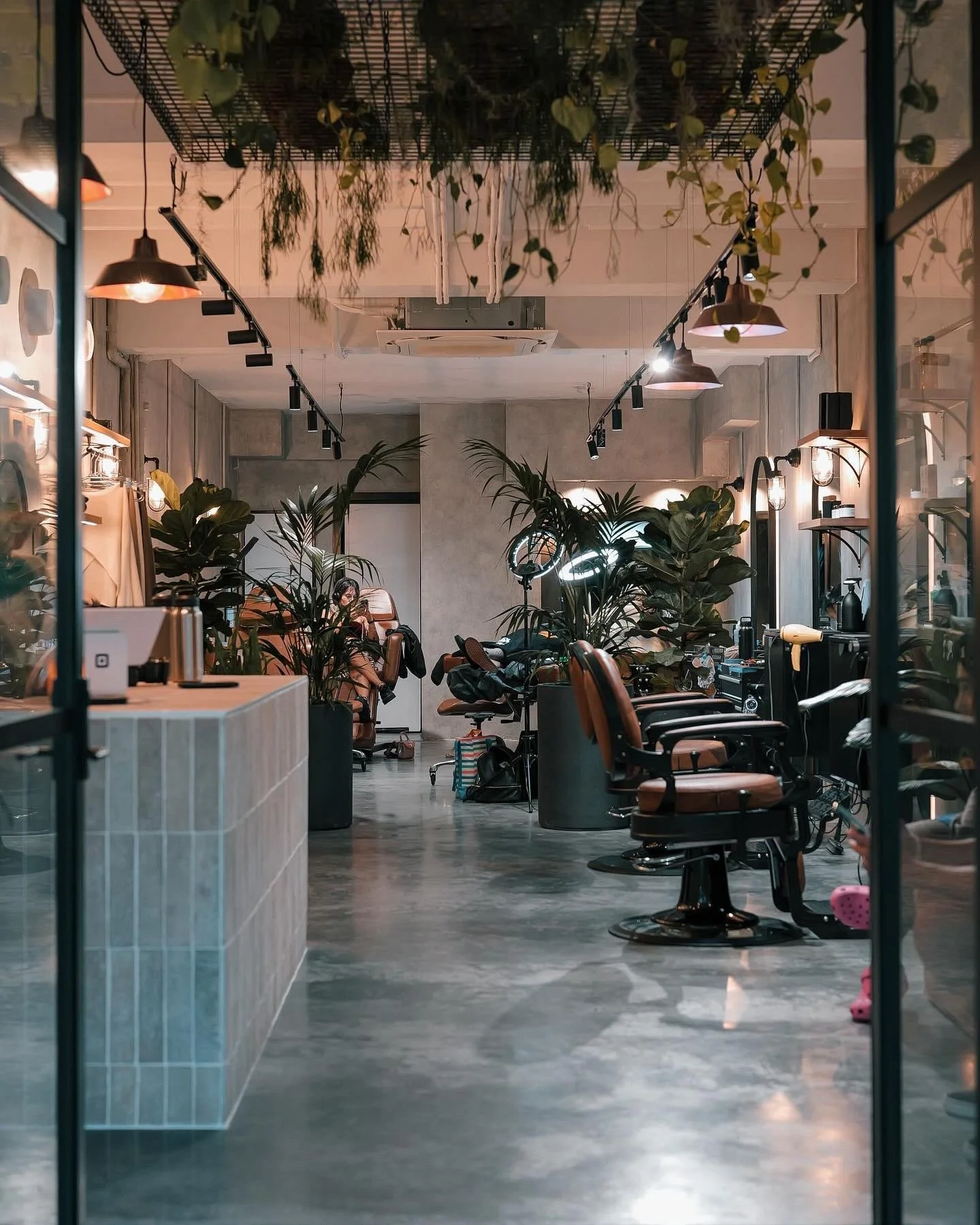 Progress photos showing how we created the polished concrete floor for @wayfarerstradingco. Concrete truck made it down the alley with cm's to spare. 📏