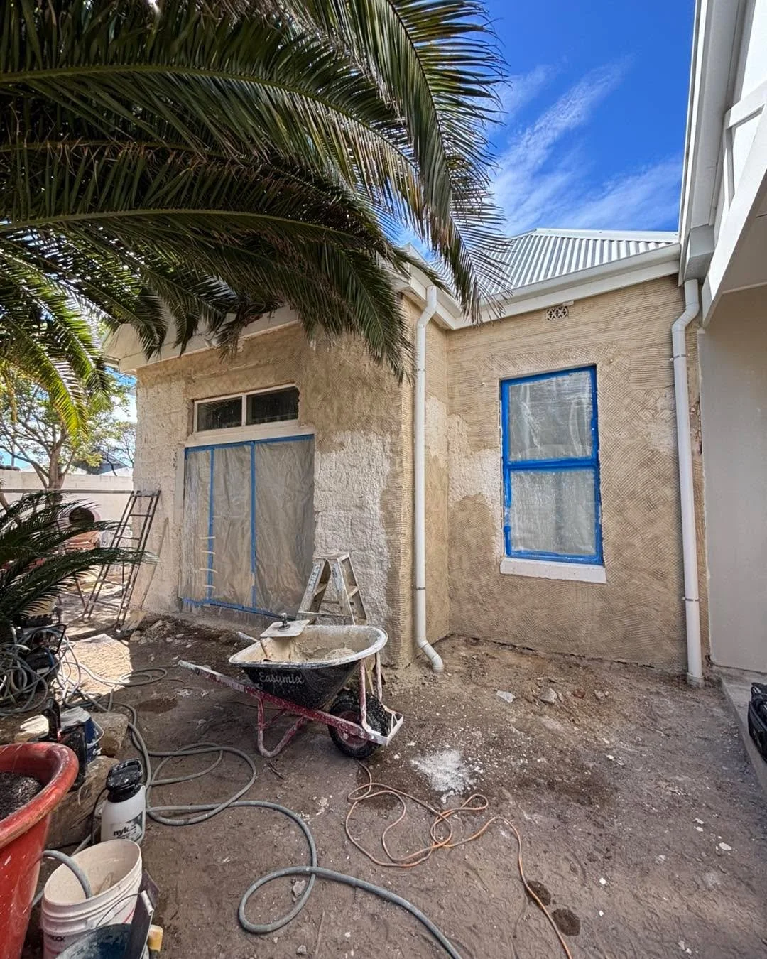 Slowly &lsquo;dubbing out, after a sprayed lime/sand sealer and re finding some shape down at the beach. The house was originally rendered / pointed with painted lines on the surface back in its hay day so after taking off the degrading cement render